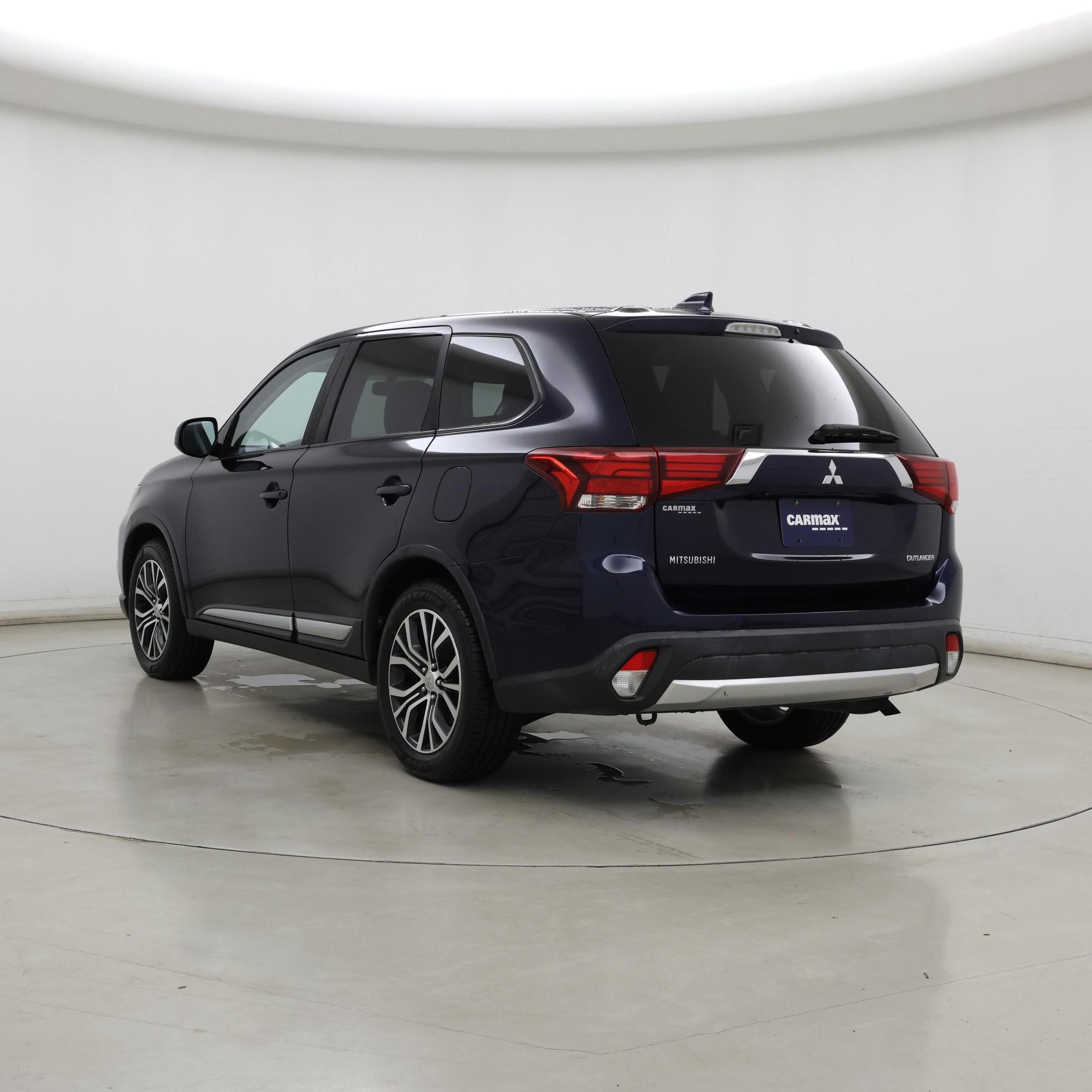 Thumbnail: 2018 Mitsubishi Outlander - 2