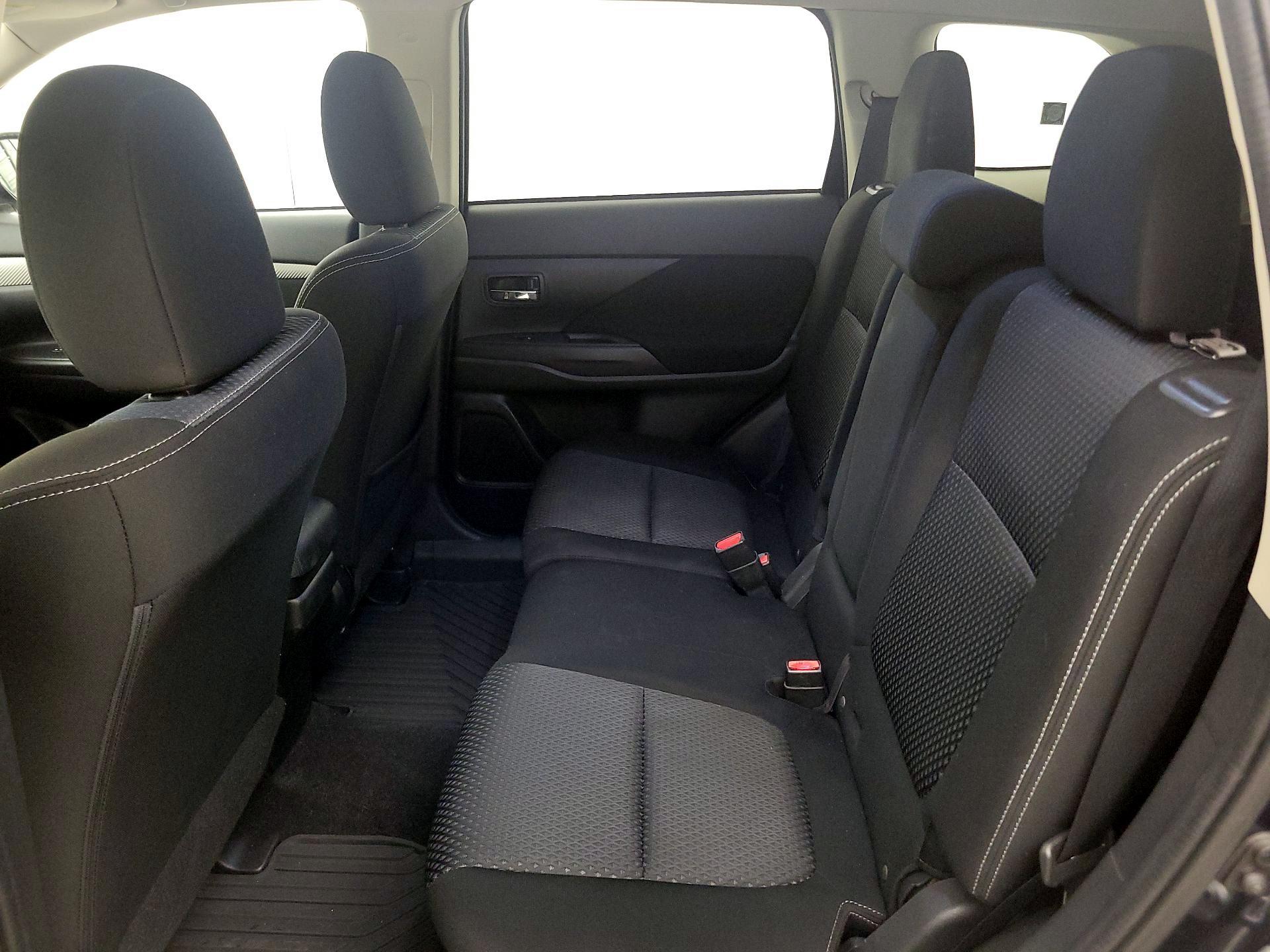 Thumbnail: 2018 Mitsubishi Outlander - 19