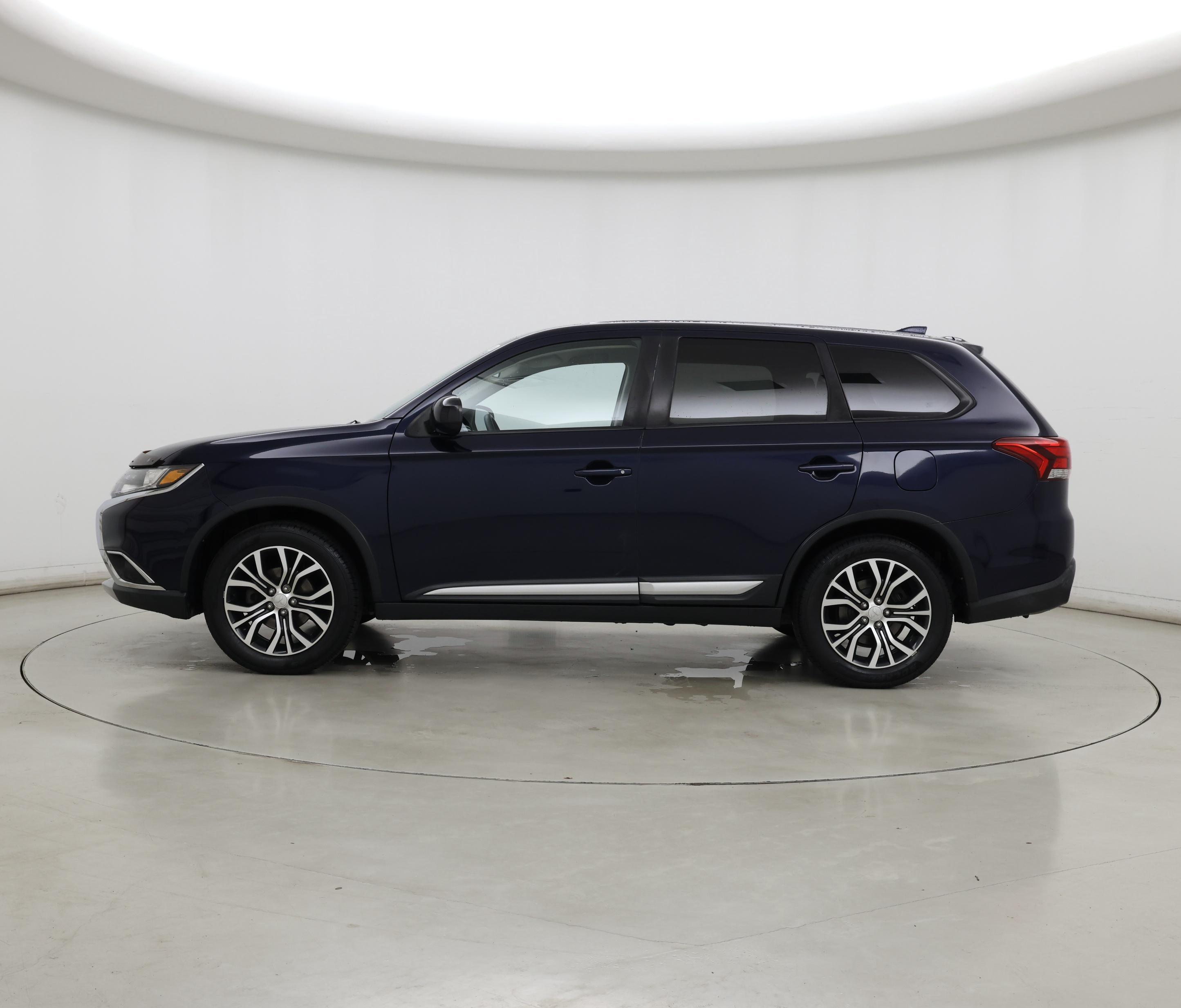 Thumbnail: 2018 Mitsubishi Outlander - 3
