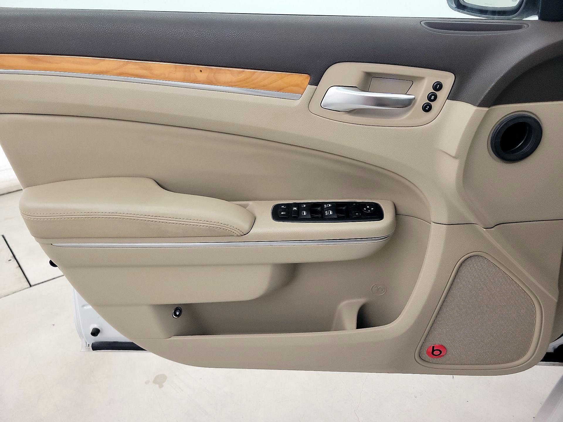 Thumbnail: 2014 Chrysler 300 - 12