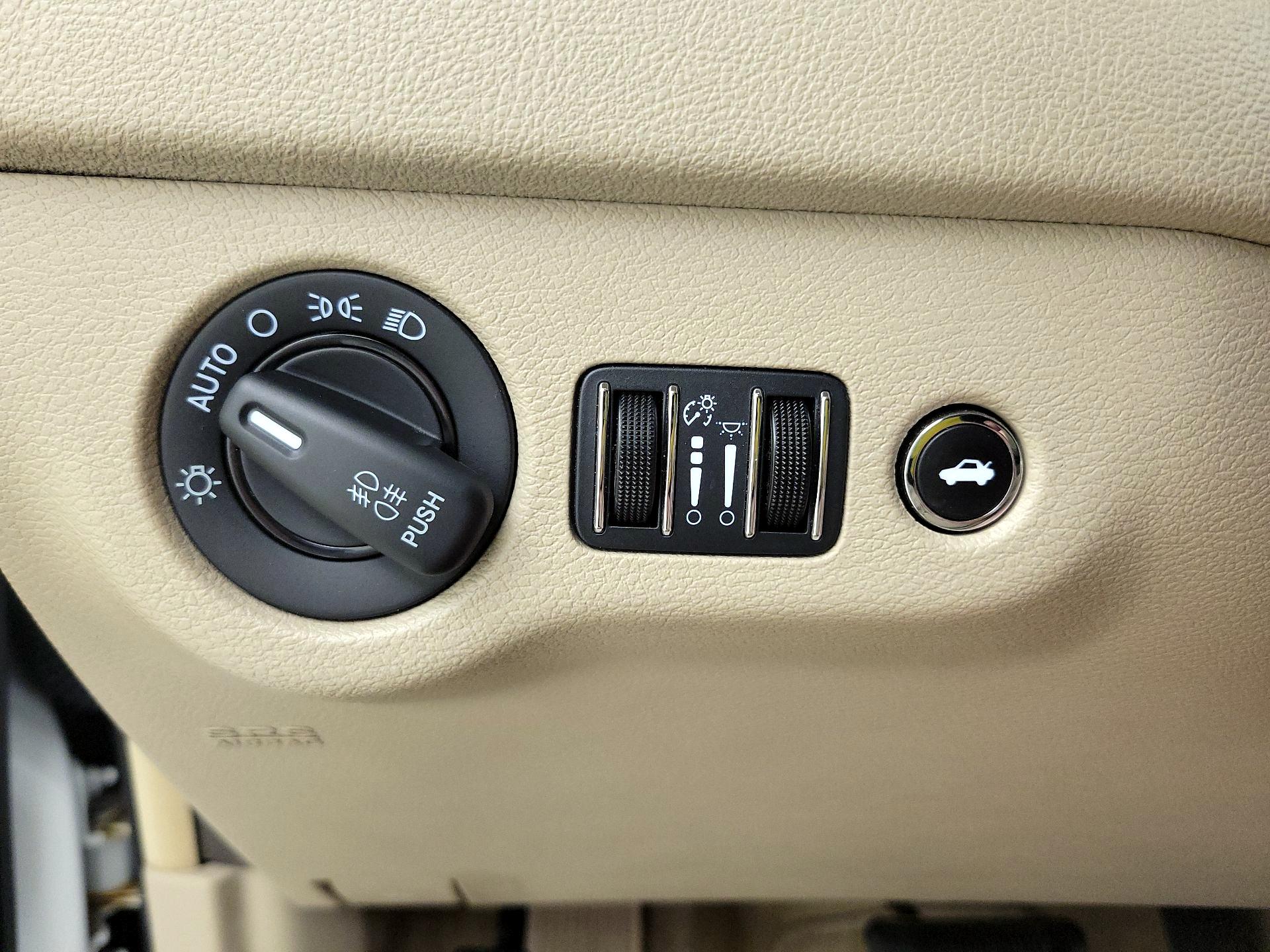 Thumbnail: 2014 Chrysler 300 - 13