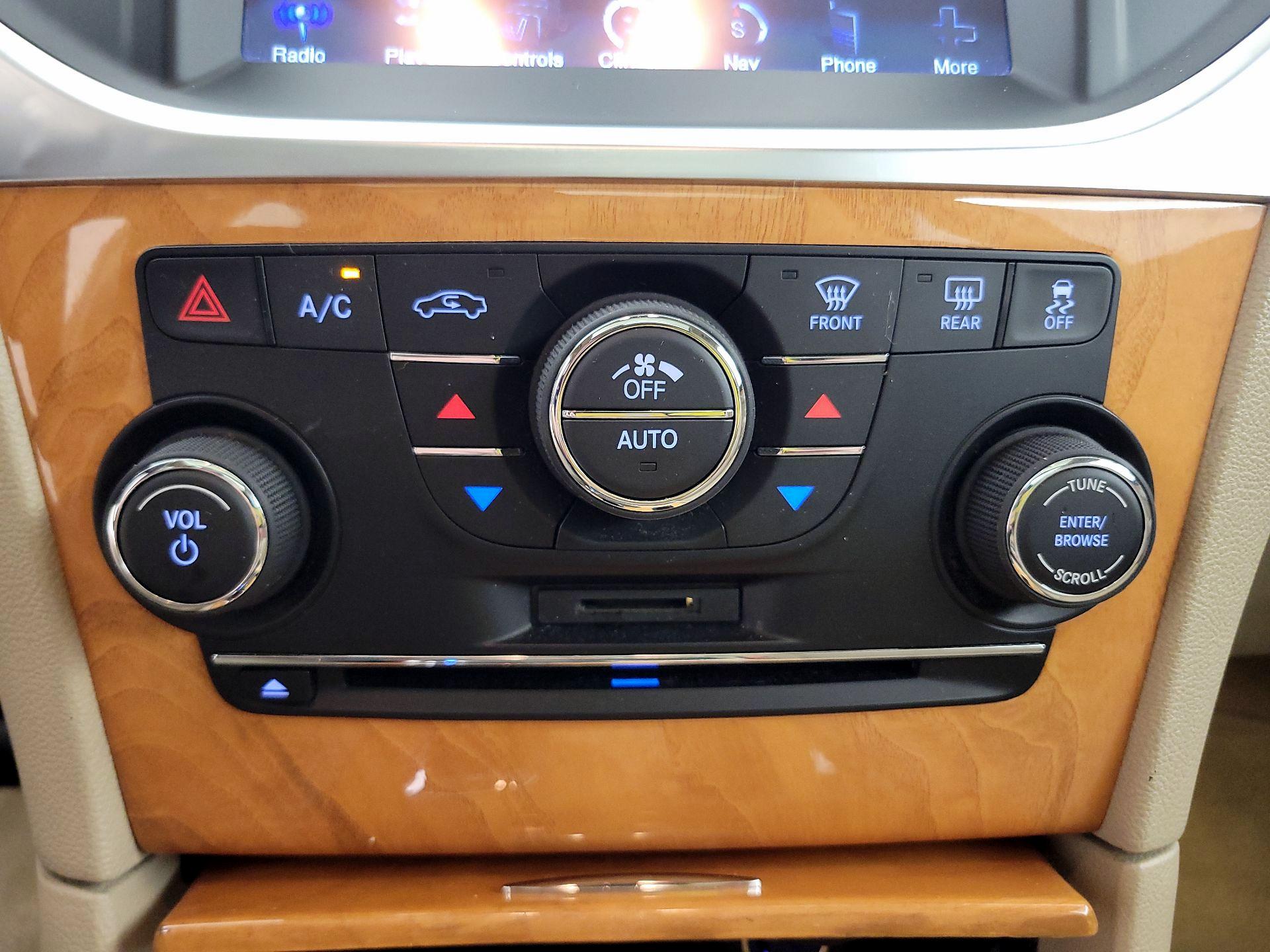 Thumbnail: 2014 Chrysler 300 - 17