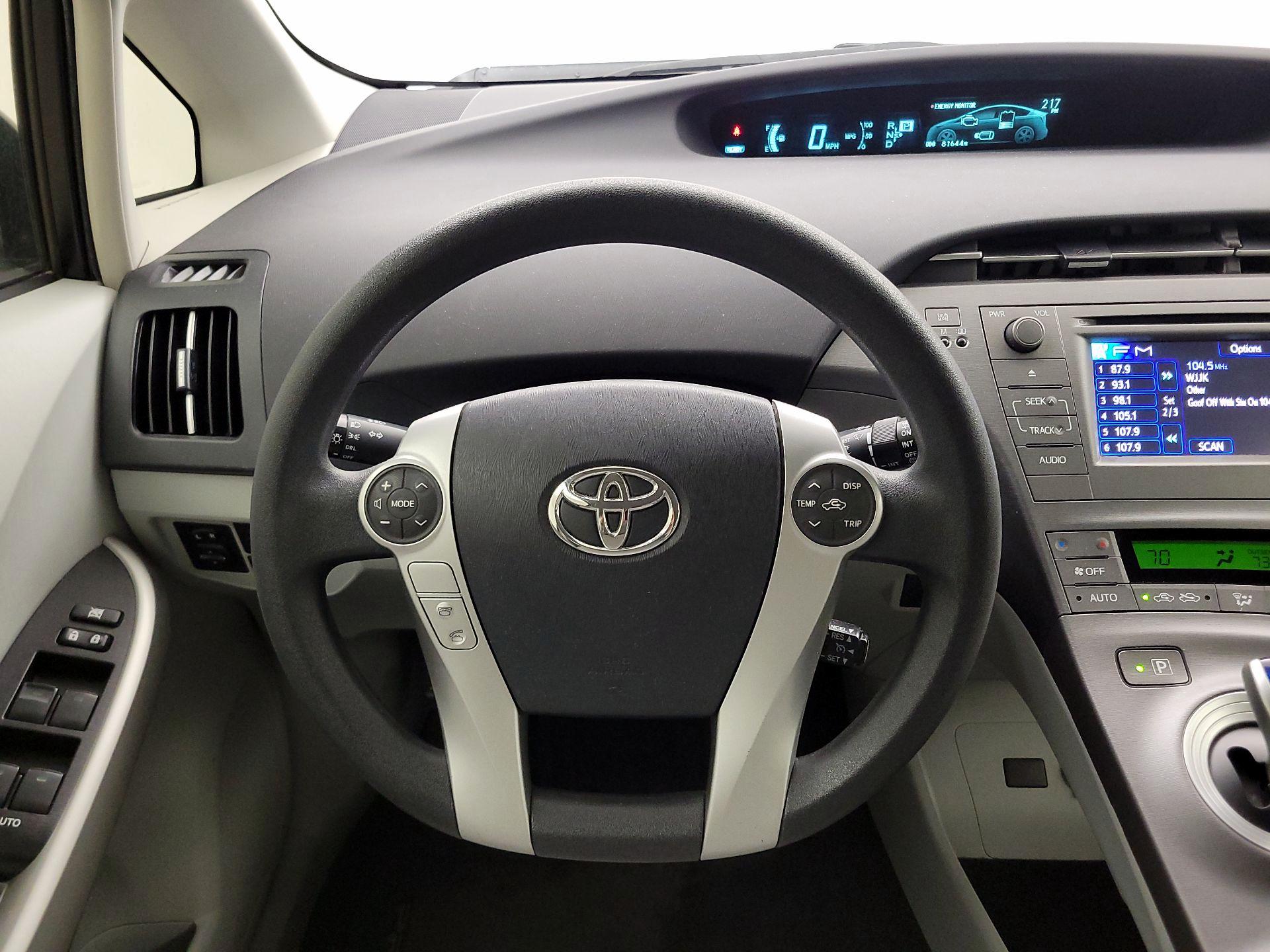 Thumbnail: 2014 Toyota Prius - 10