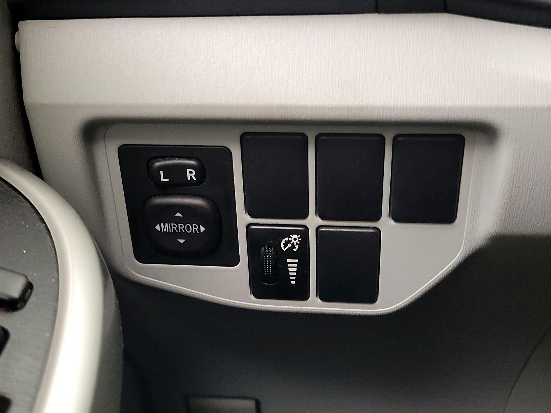 Thumbnail: 2014 Toyota Prius - 13