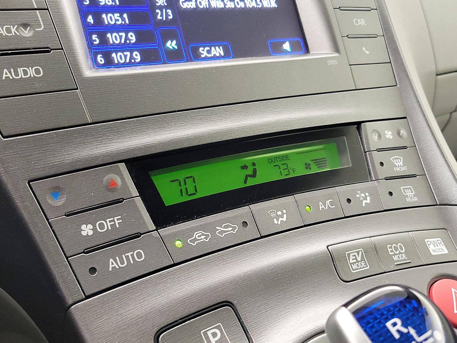 Thumbnail: 2014 Toyota Prius - 15