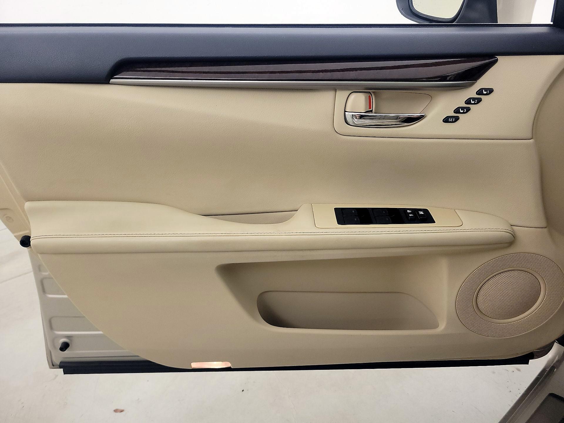 Thumbnail: 2013 Lexus ES - 12