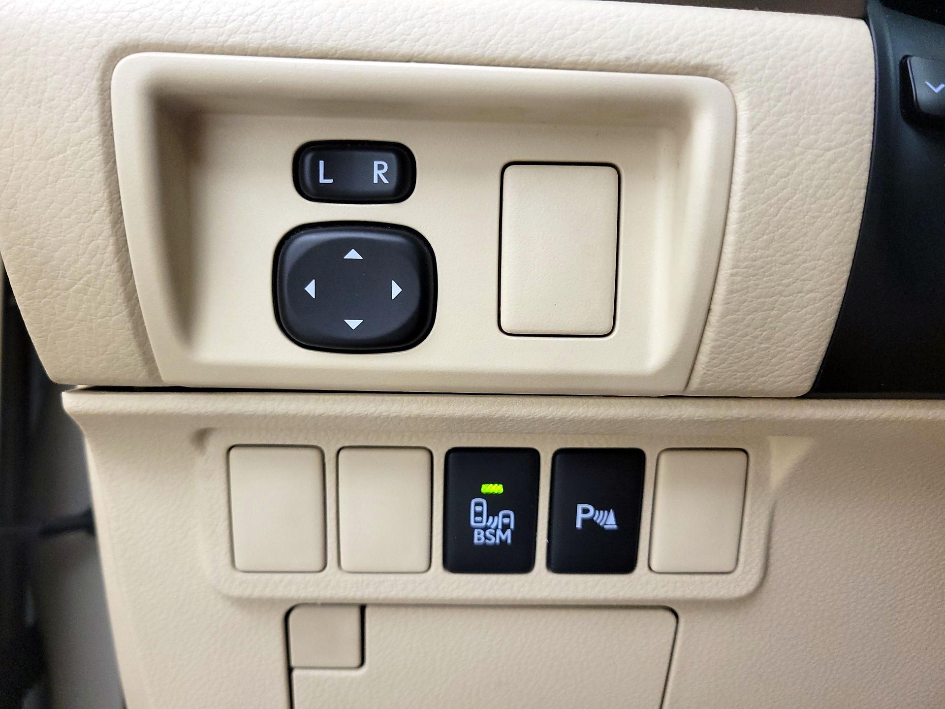 Thumbnail: 2013 Lexus ES - 13