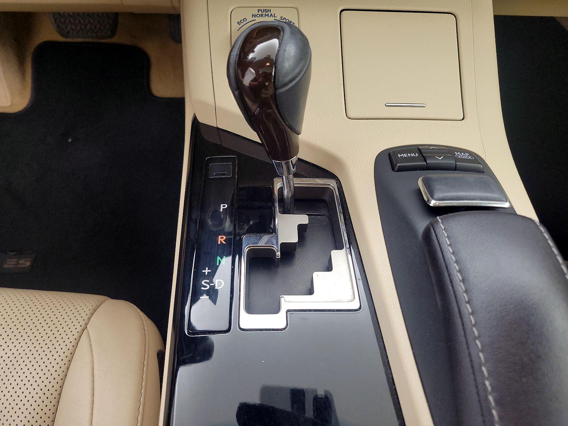 Thumbnail: 2013 Lexus ES - 18