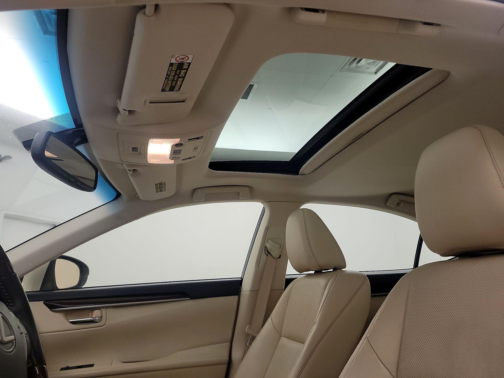 Thumbnail: 2013 Lexus ES - 20
