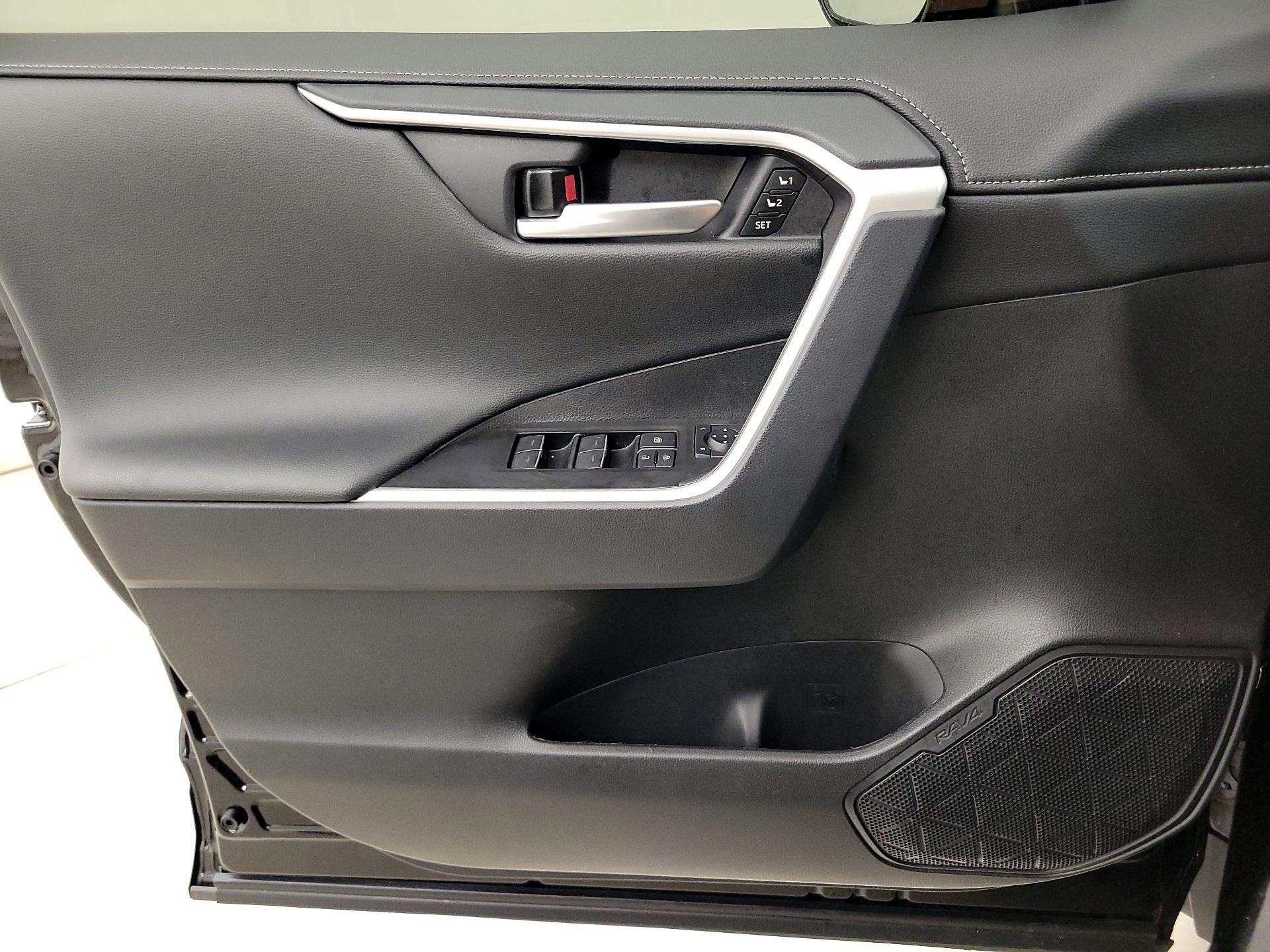 Thumbnail: 2025 Toyota RAV4 - 12