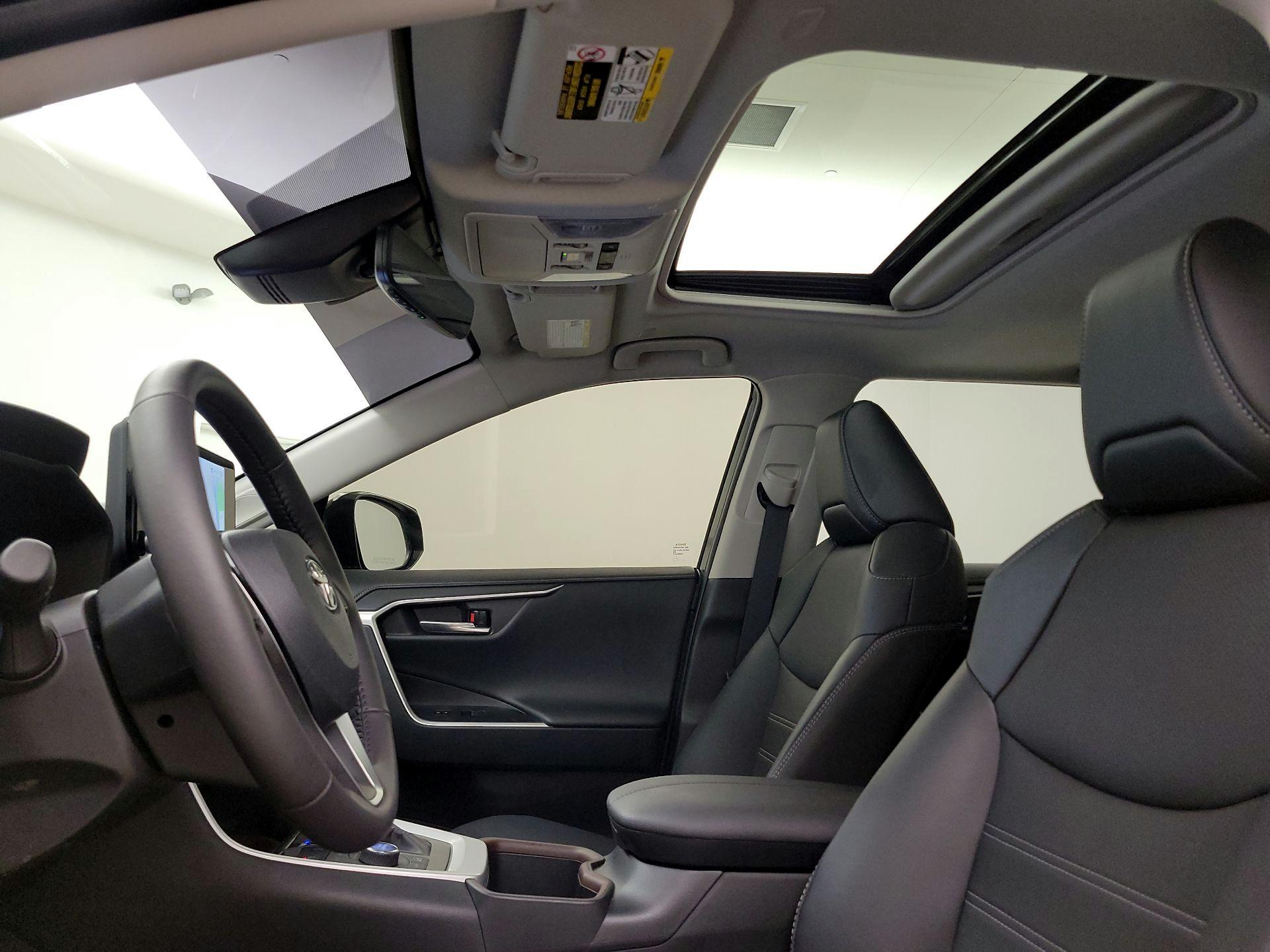 Thumbnail: 2025 Toyota RAV4 - 20