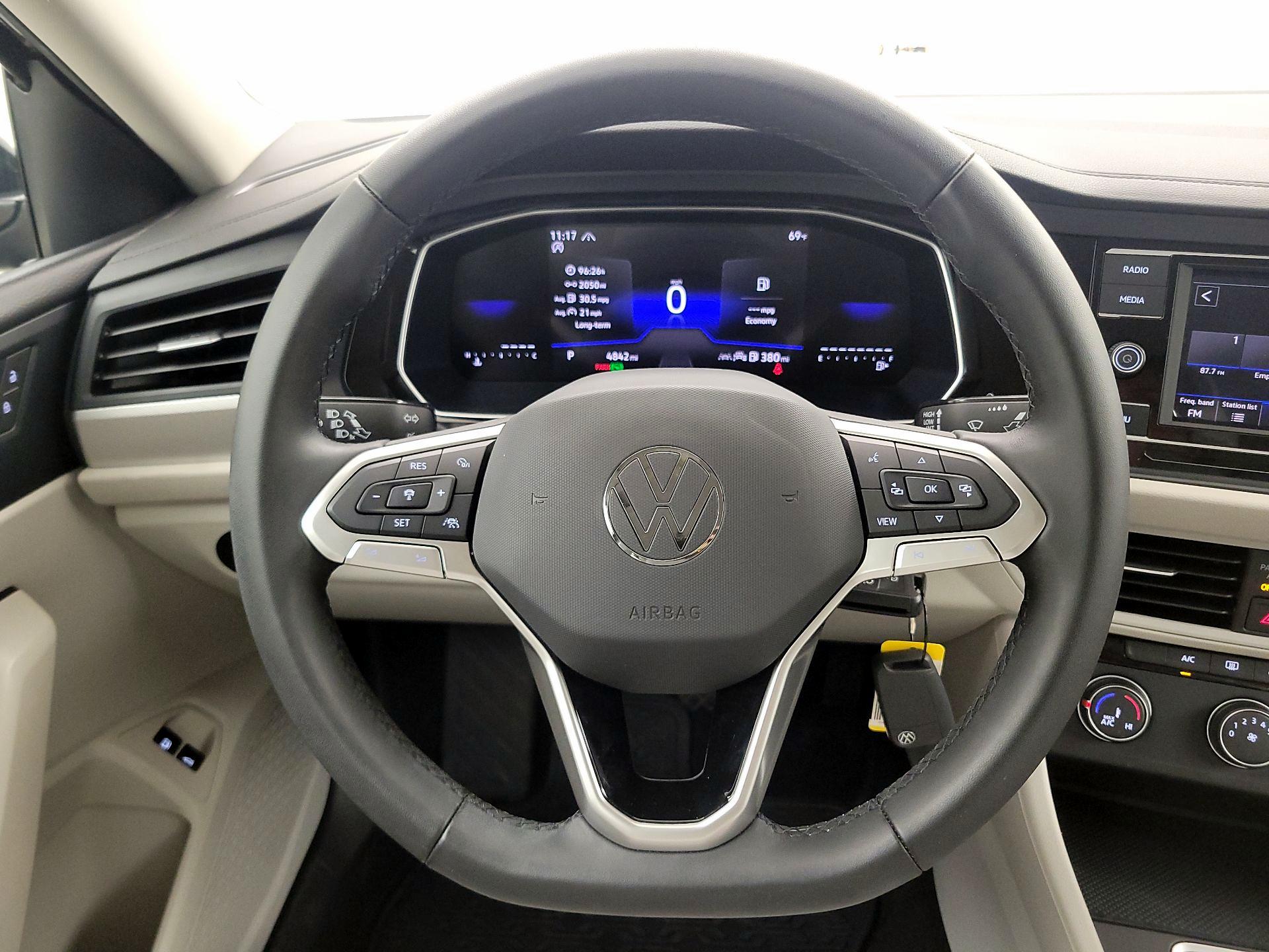 Thumbnail: 2024 Volkswagen Jetta - 10