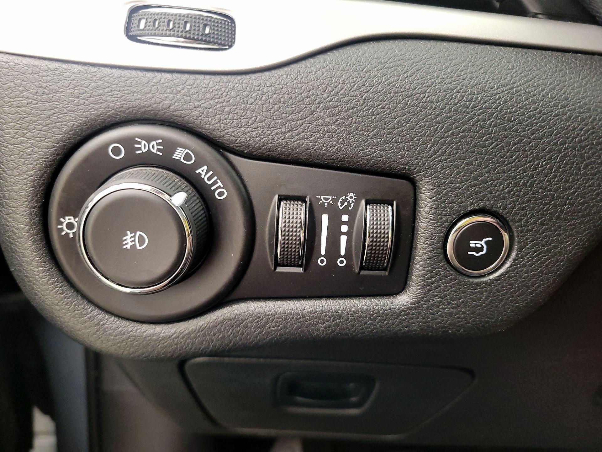 Thumbnail: 2015 Jeep Cherokee - 13
