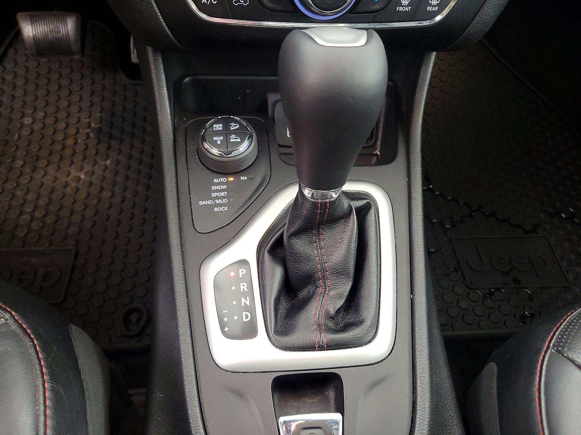 Thumbnail: 2015 Jeep Cherokee - 18
