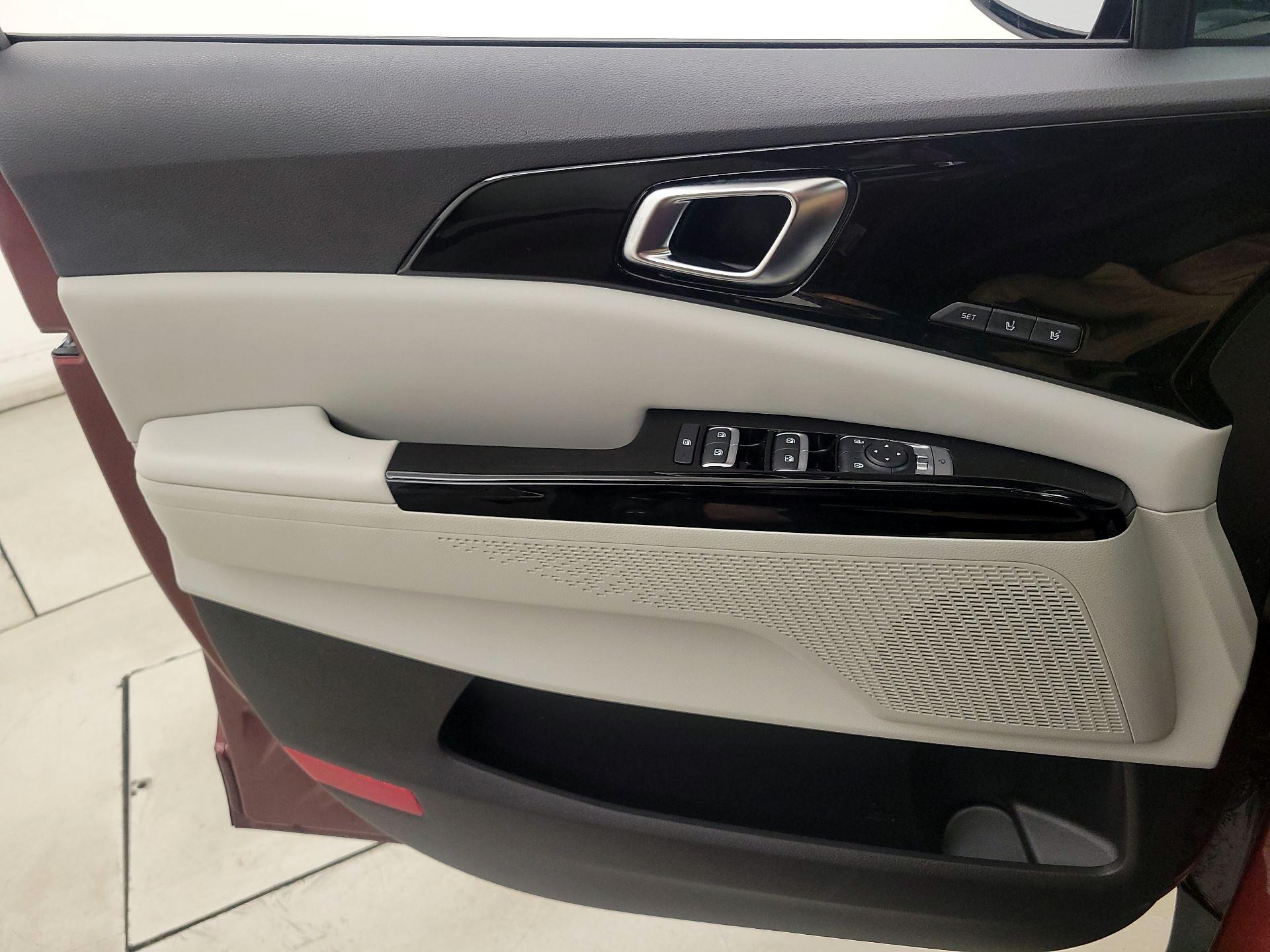 Thumbnail: 2023 Kia Carnival - 12
