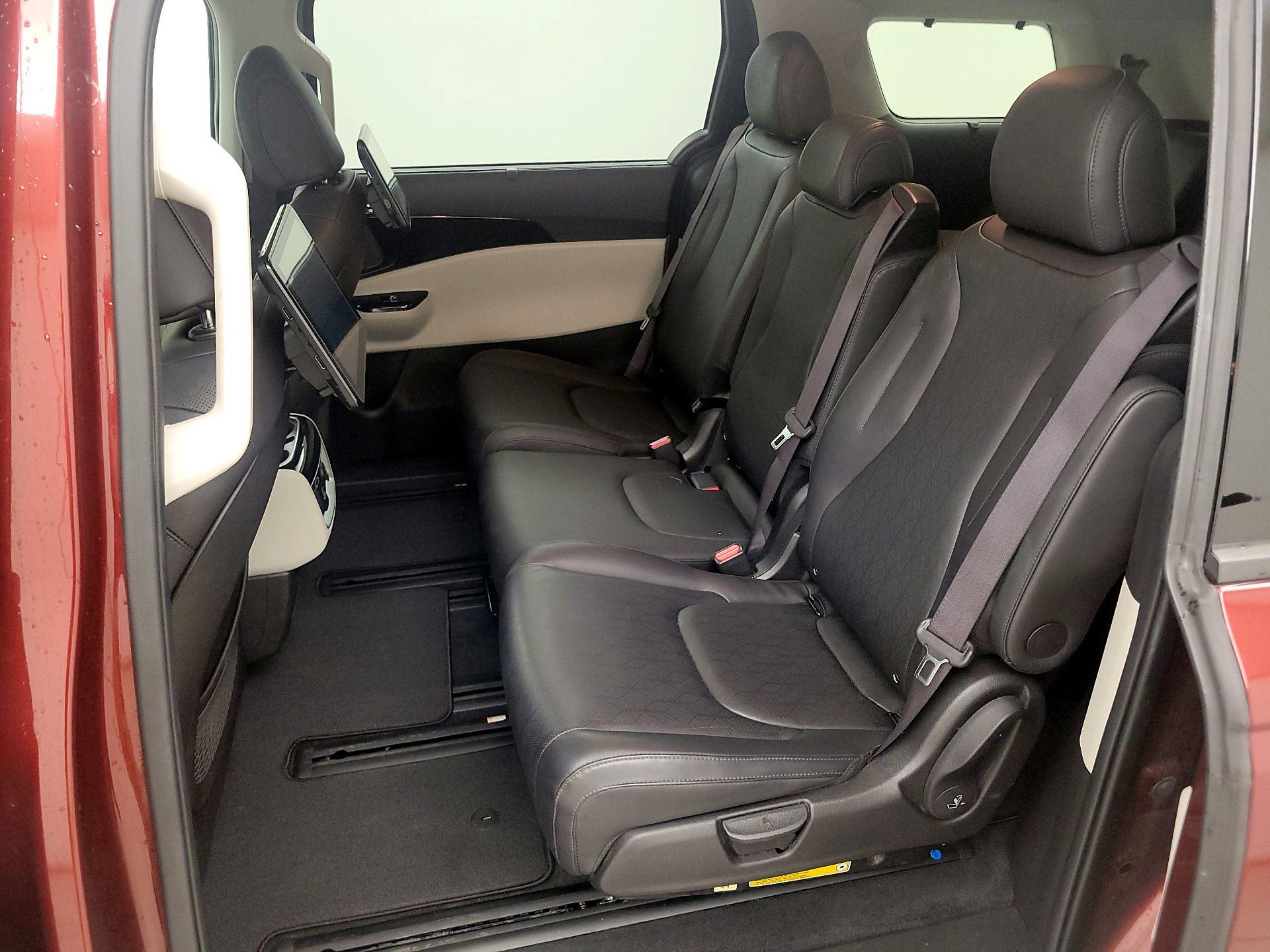 Thumbnail: 2023 Kia Carnival - 20