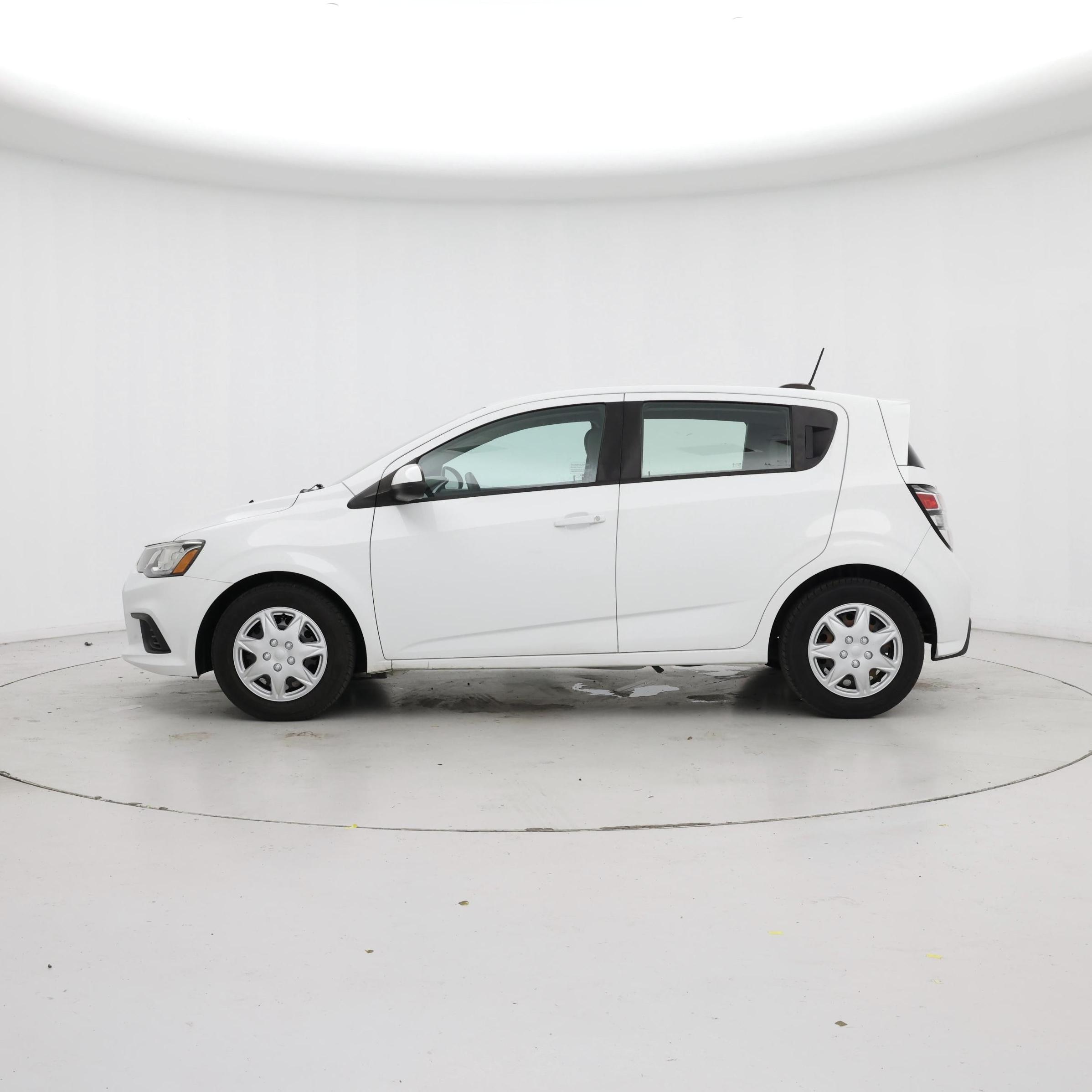 Thumbnail: 2017 Chevrolet Sonic - 3
