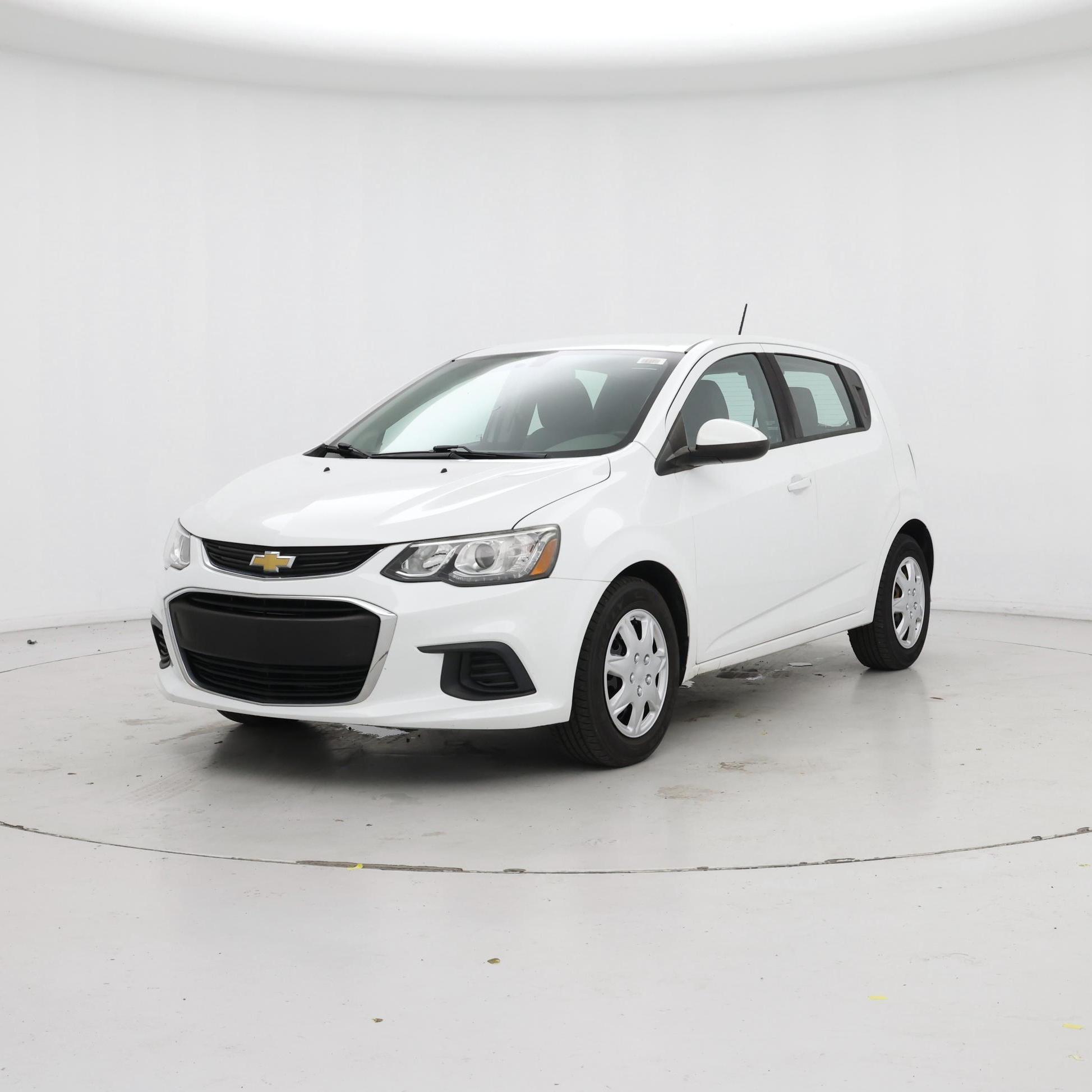 Thumbnail: 2017 Chevrolet Sonic - 4