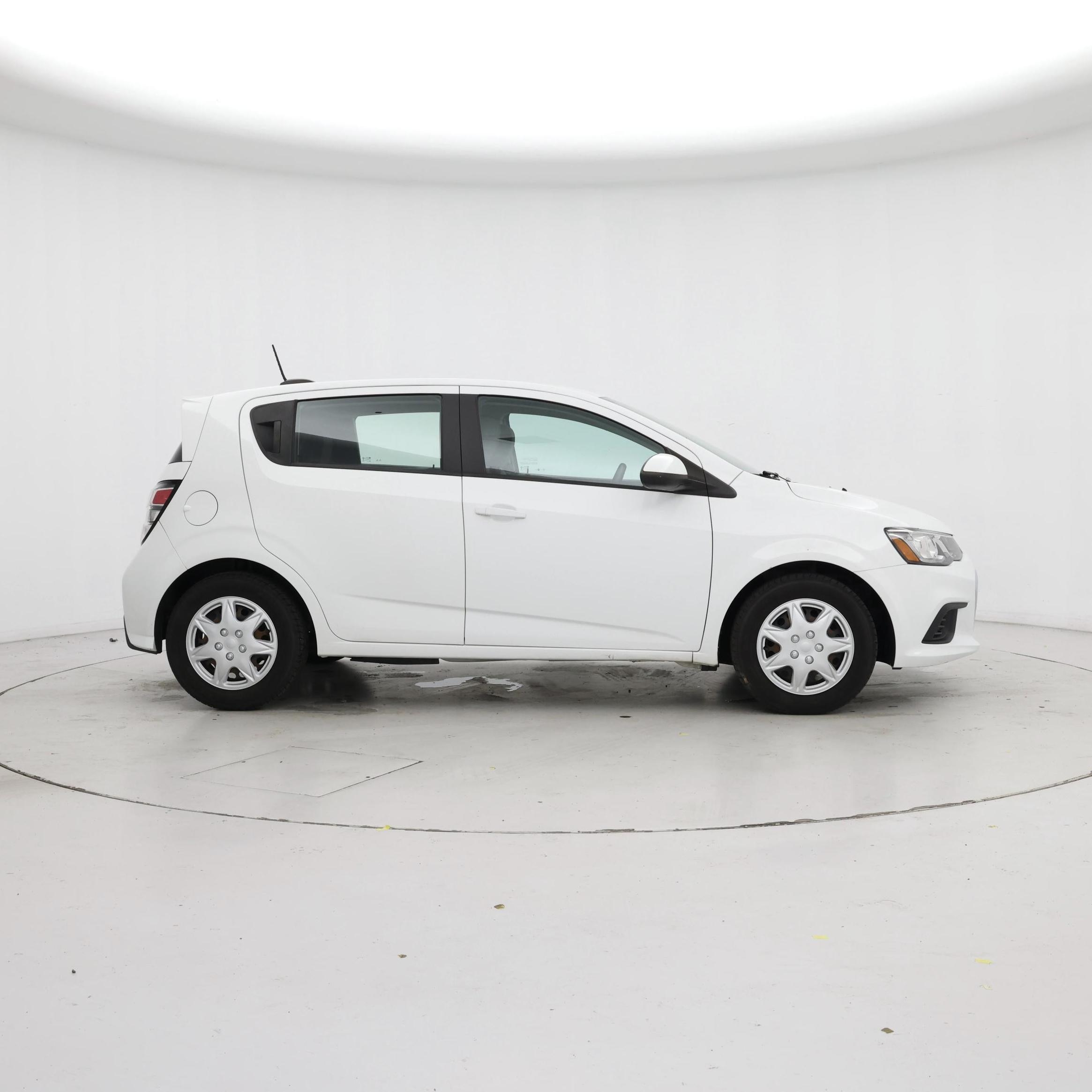 Thumbnail: 2017 Chevrolet Sonic - 7