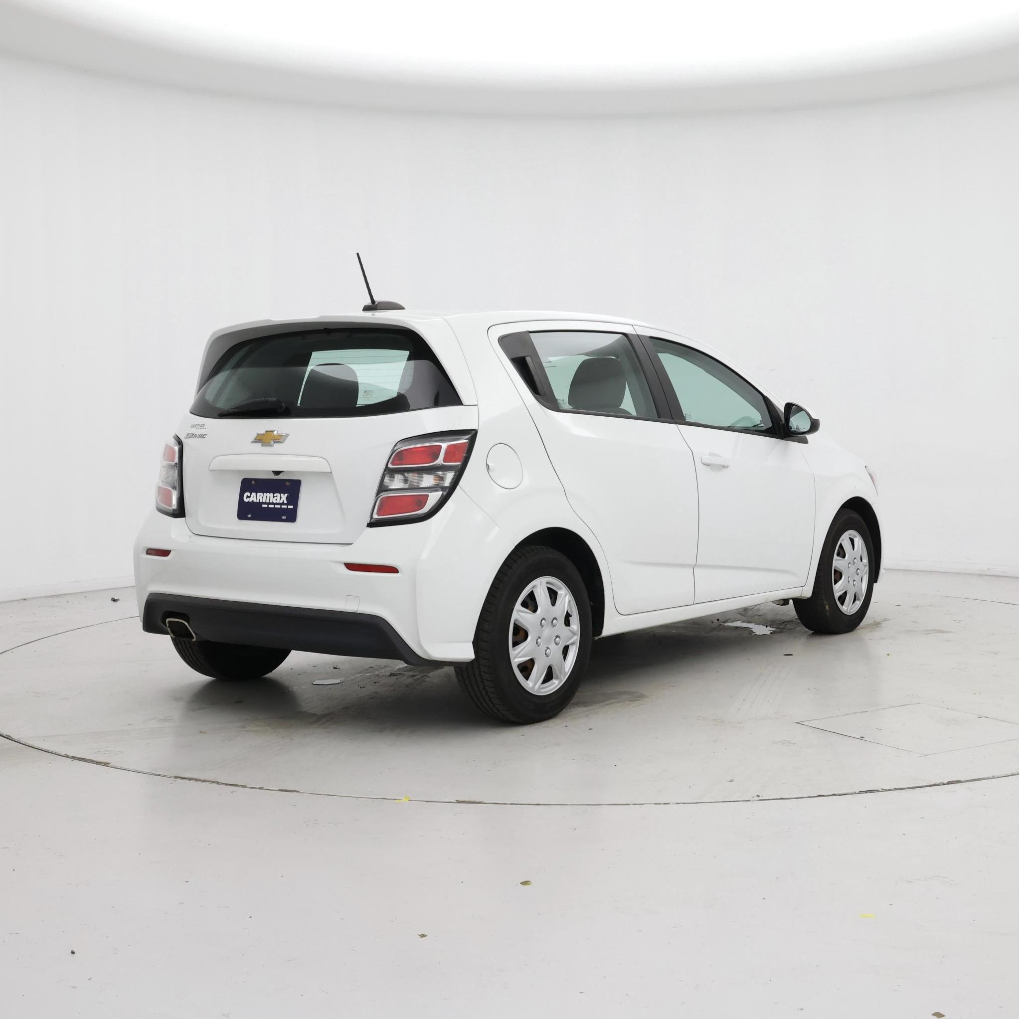 Thumbnail: 2017 Chevrolet Sonic - 8