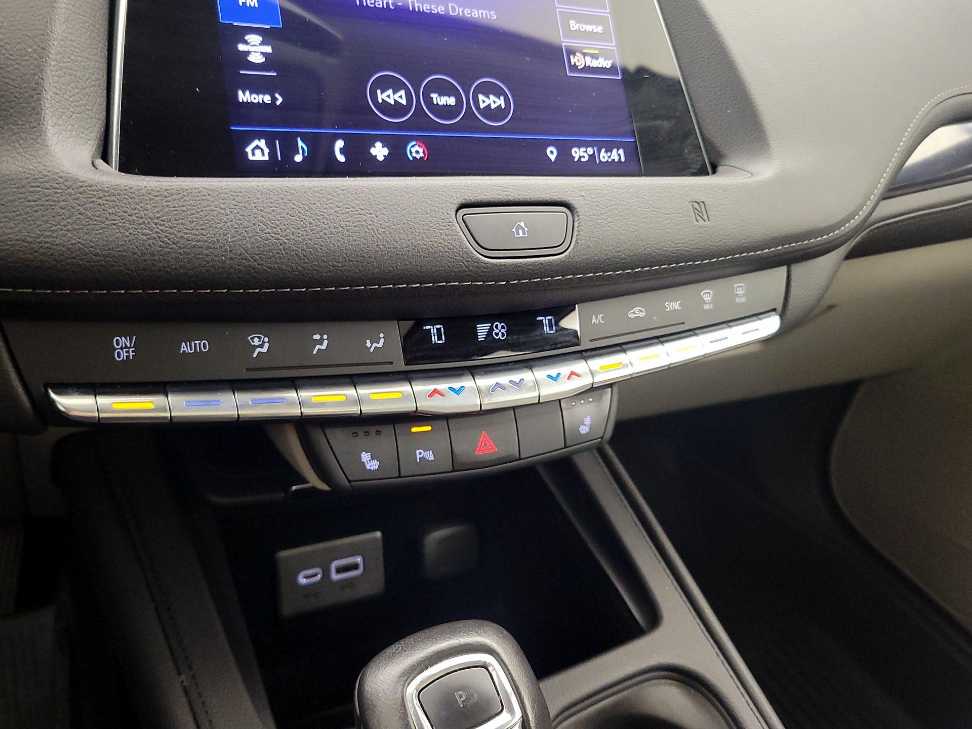 Thumbnail: 2019 Cadillac XT4 - 16