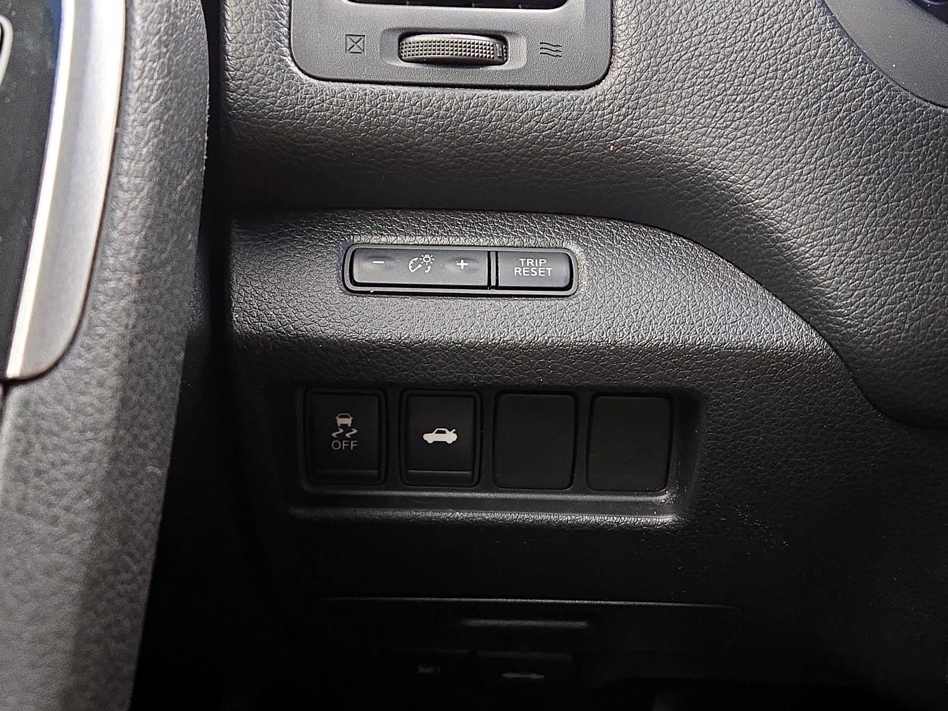 Thumbnail: 2013 Nissan Altima - 13