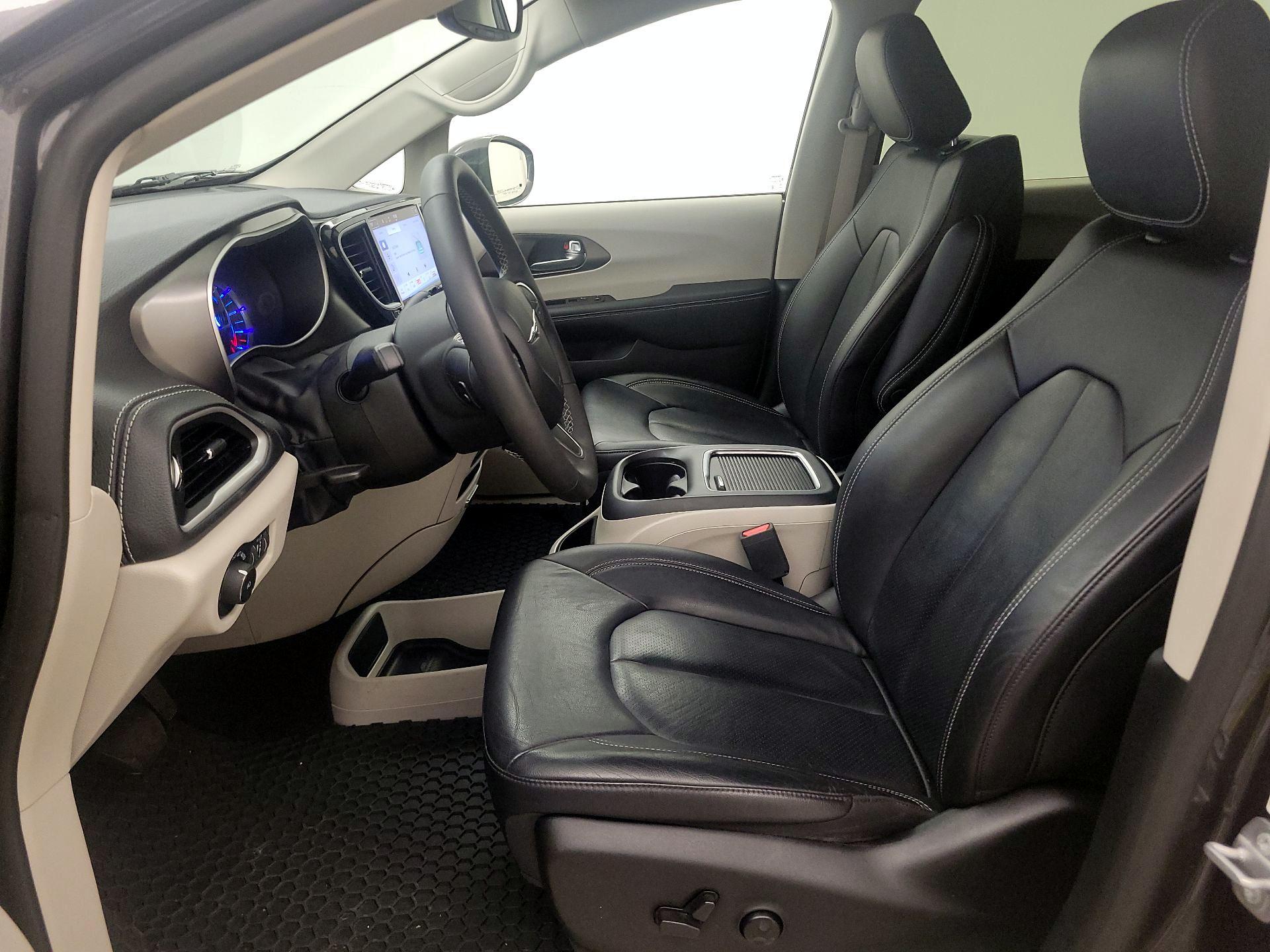 Thumbnail: 2022 Chrysler Pacifica - 11