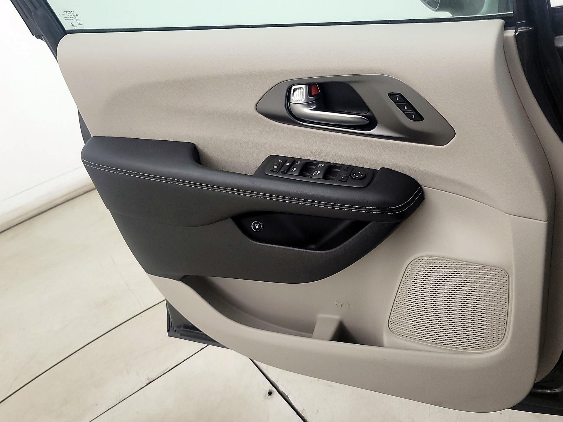 Thumbnail: 2022 Chrysler Pacifica - 12