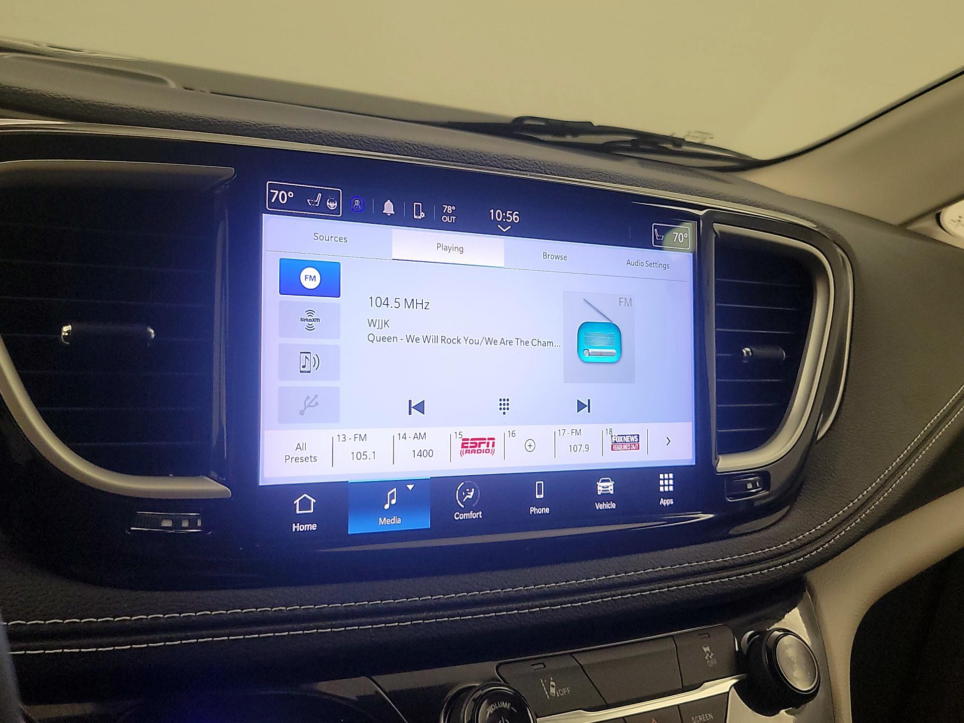 Thumbnail: 2022 Chrysler Pacifica - 15