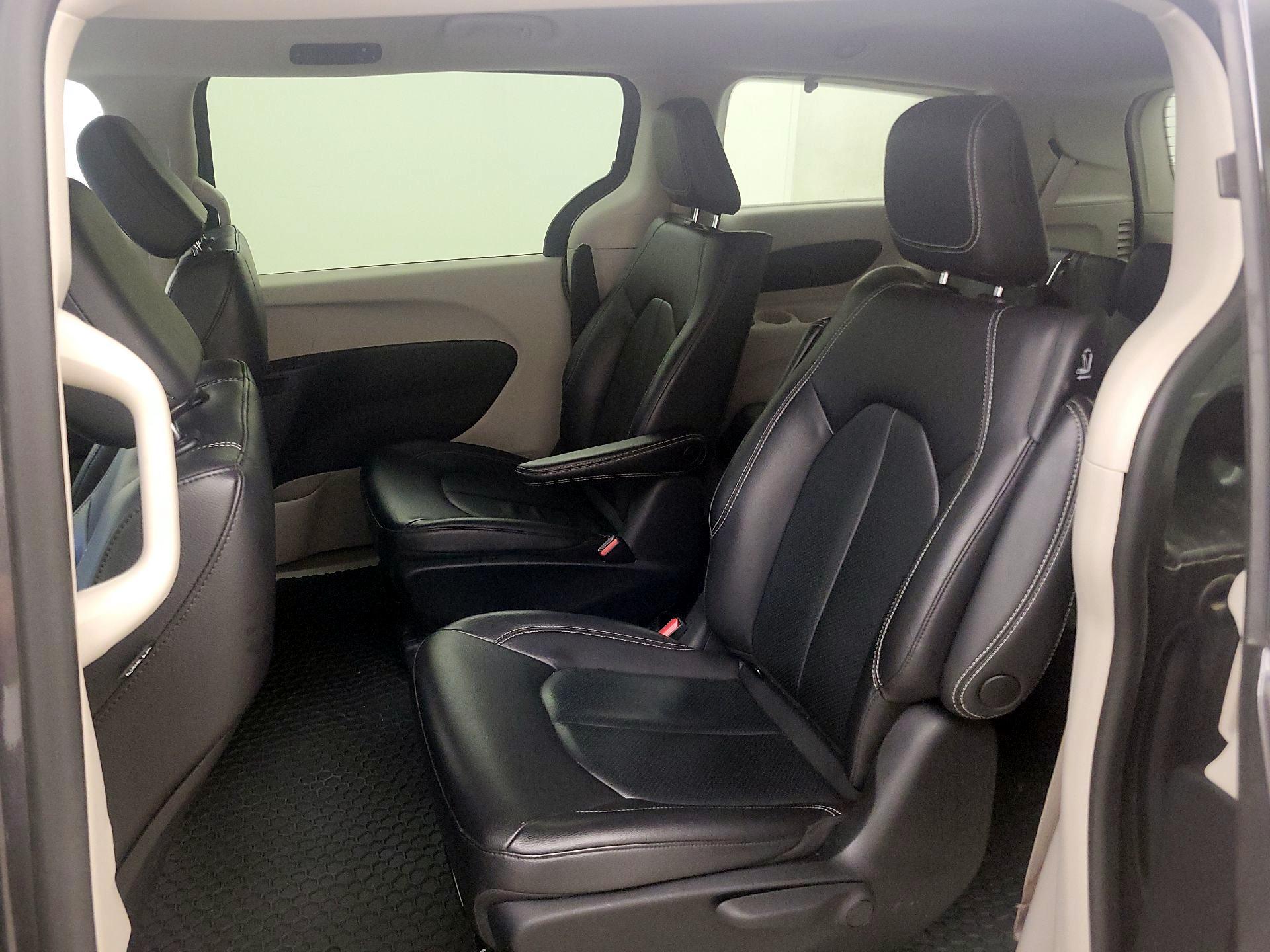 Thumbnail: 2022 Chrysler Pacifica - 19