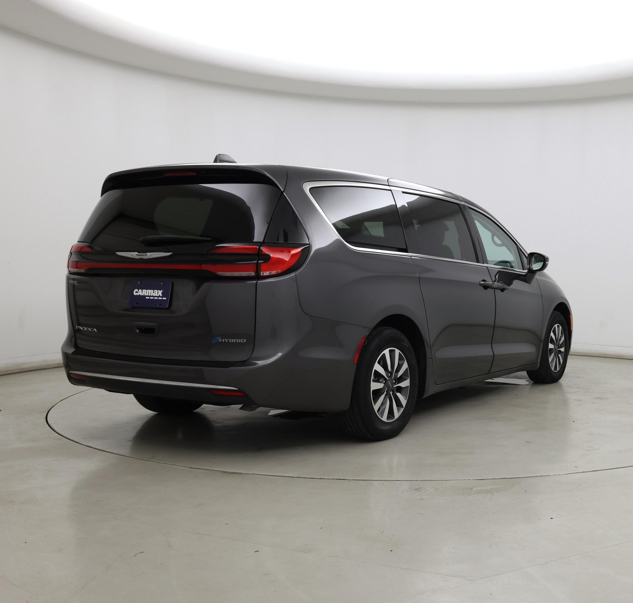 Thumbnail: 2022 Chrysler Pacifica - 8