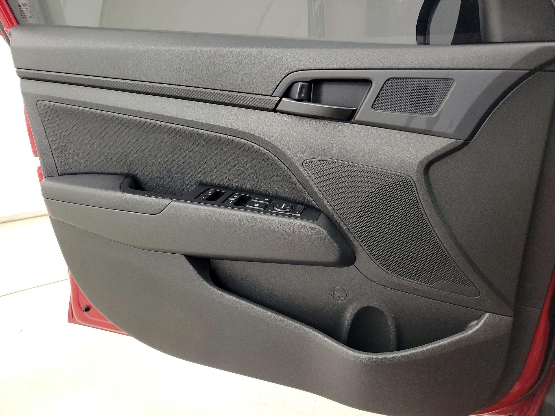 Thumbnail: 2020 Hyundai Elantra - 12