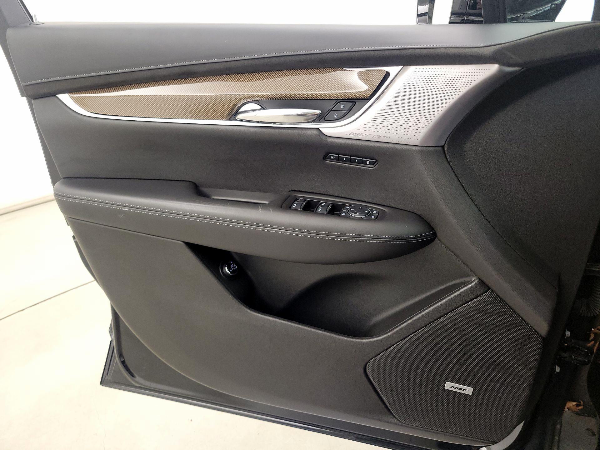 Thumbnail: 2020 Cadillac XT6 - 12