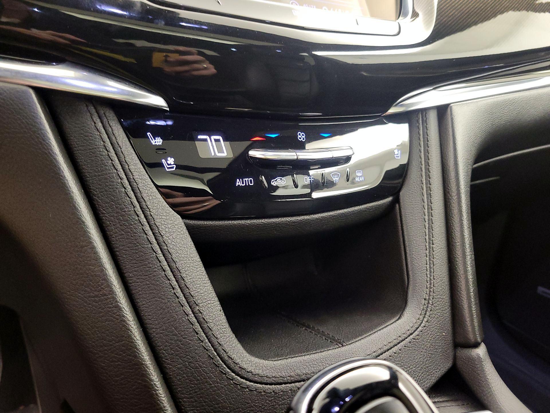 Thumbnail: 2020 Cadillac XT6 - 17