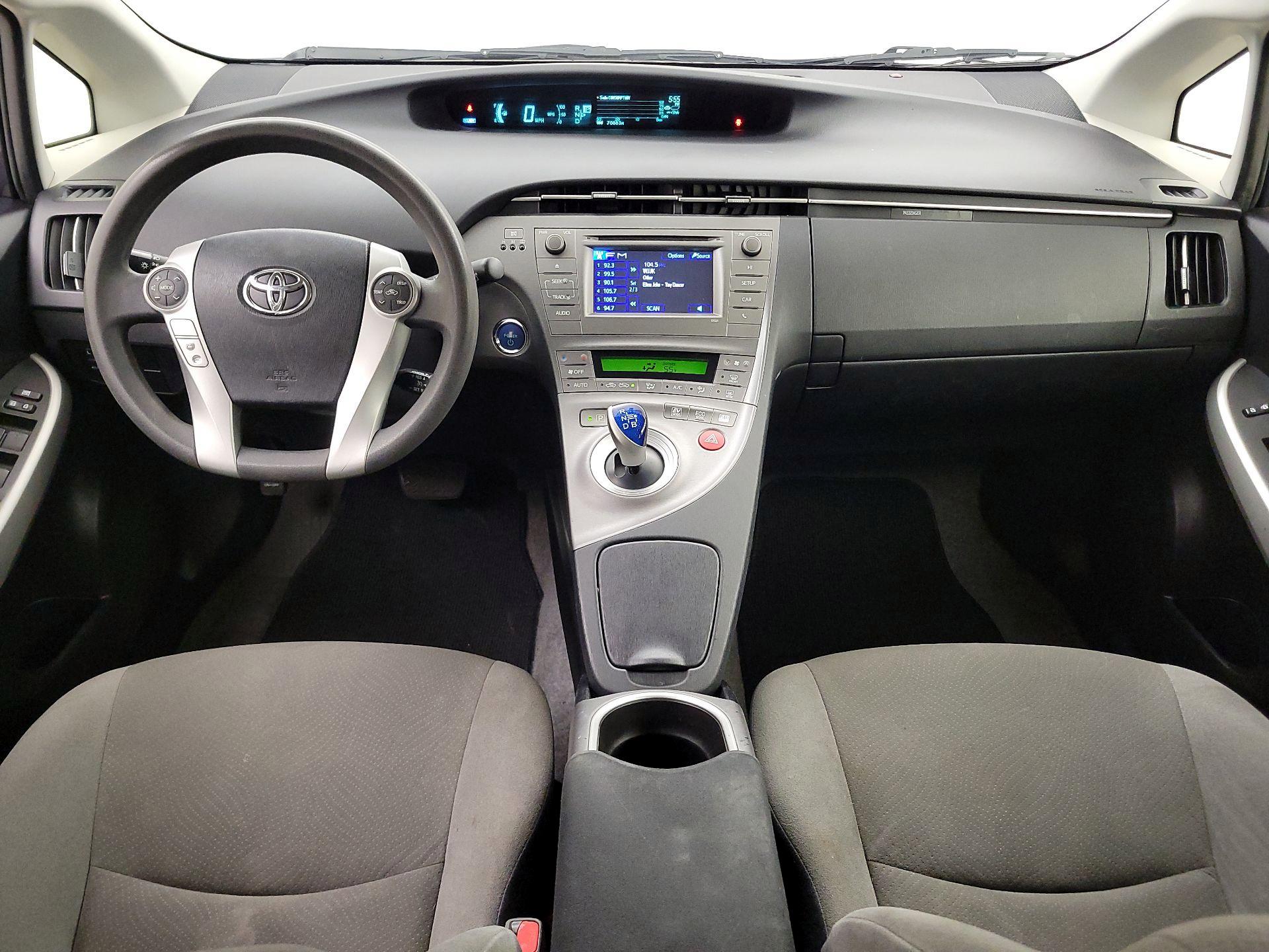 Thumbnail: 2015 Toyota Prius - 9