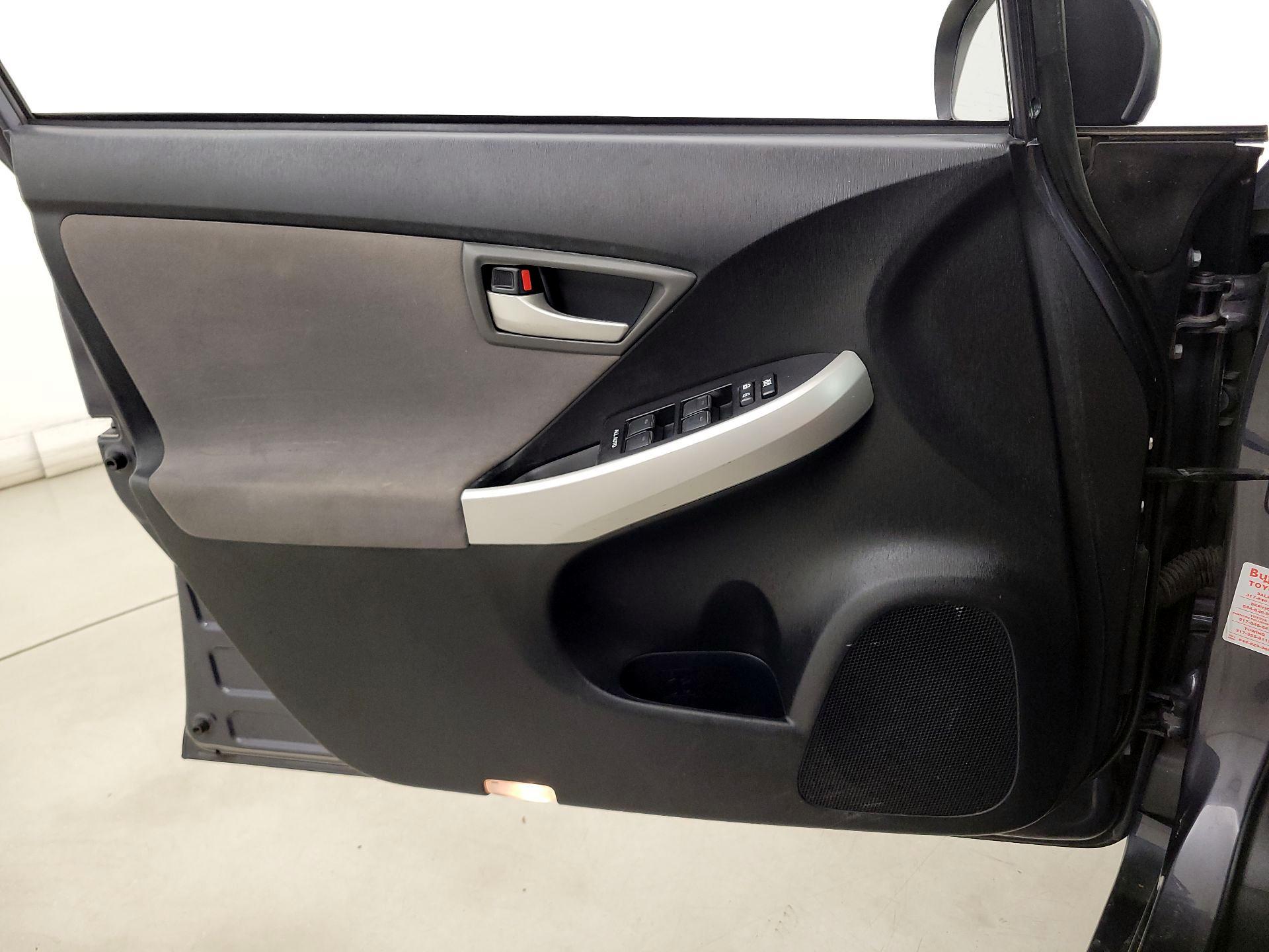 Thumbnail: 2015 Toyota Prius - 12