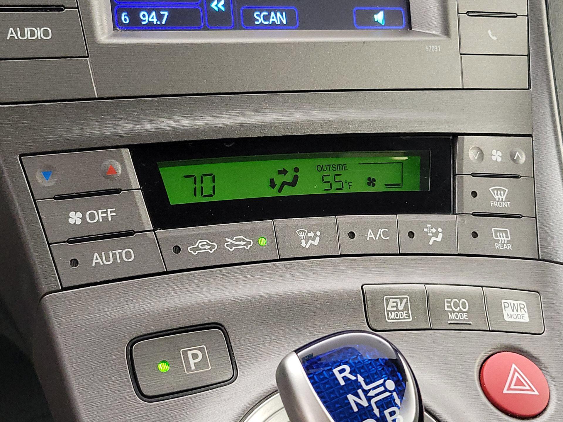 Thumbnail: 2015 Toyota Prius - 16