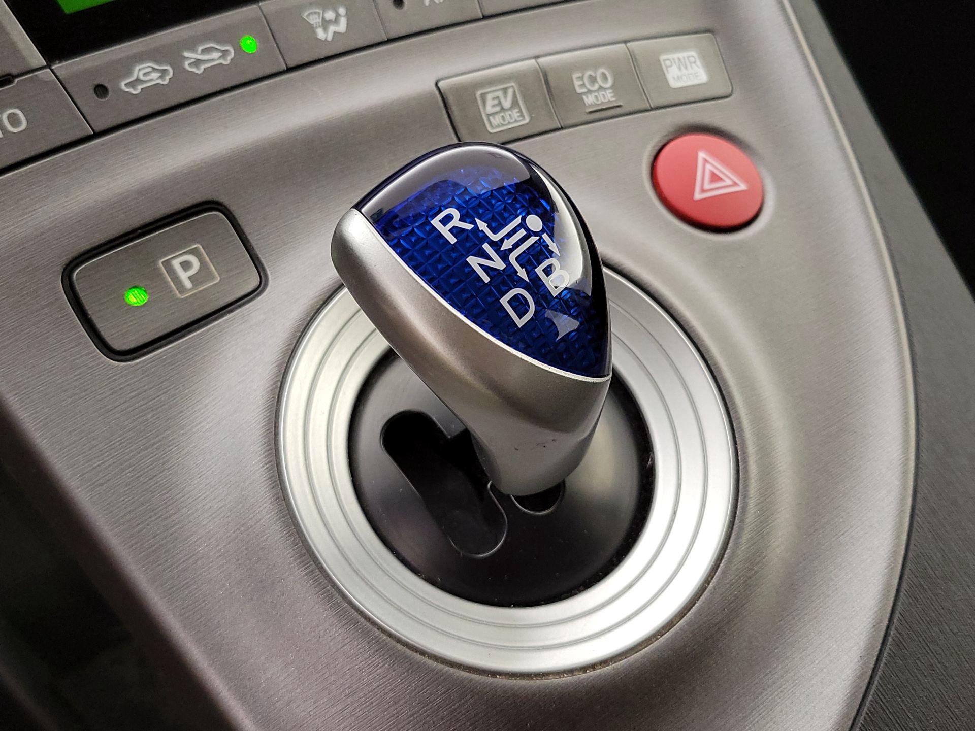 Thumbnail: 2015 Toyota Prius - 17