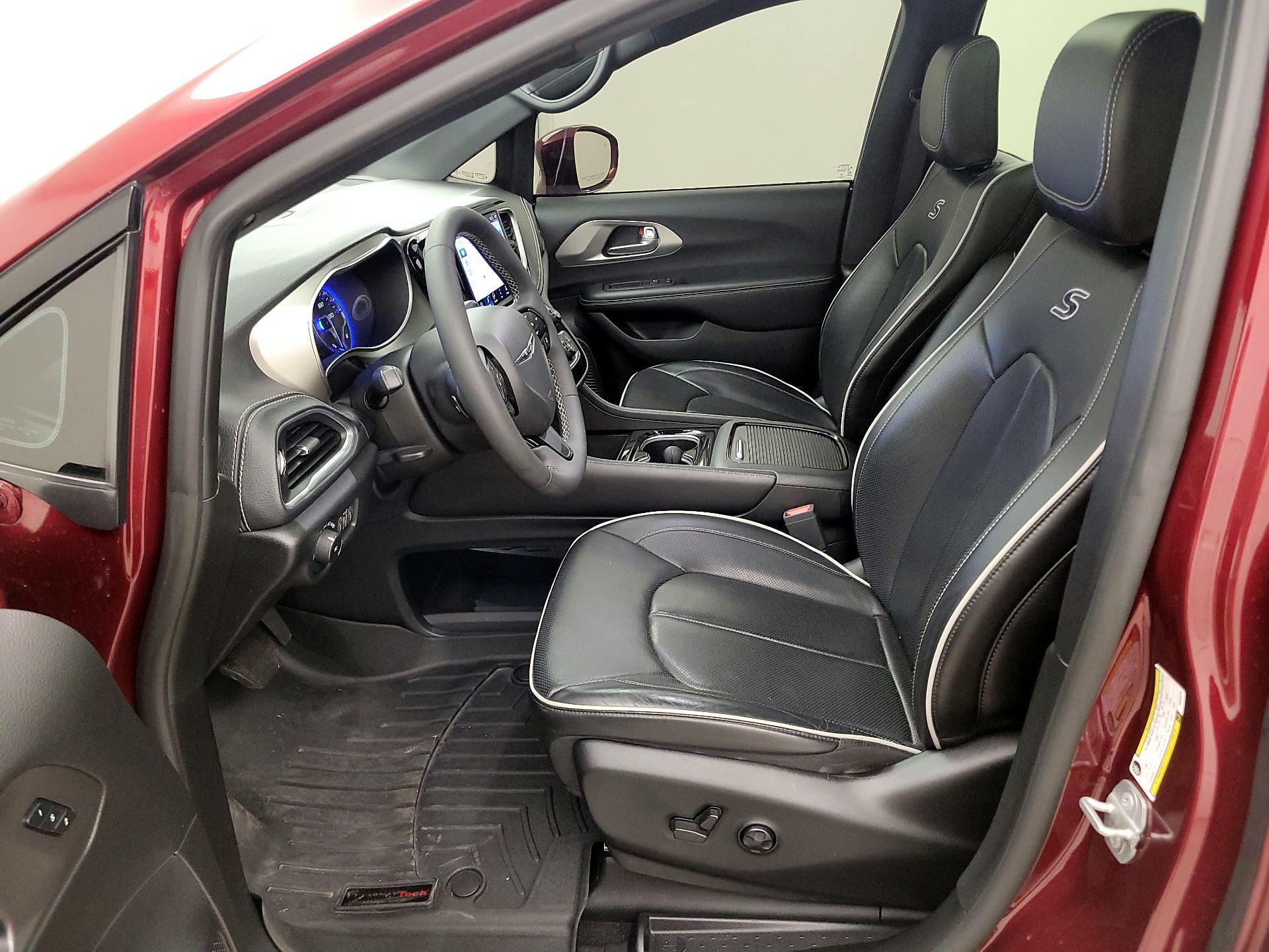 Thumbnail: 2022 Chrysler Pacifica - 11
