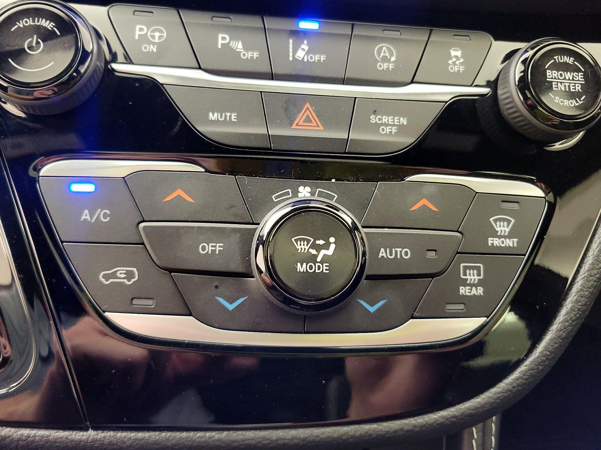 Thumbnail: 2022 Chrysler Pacifica - 17