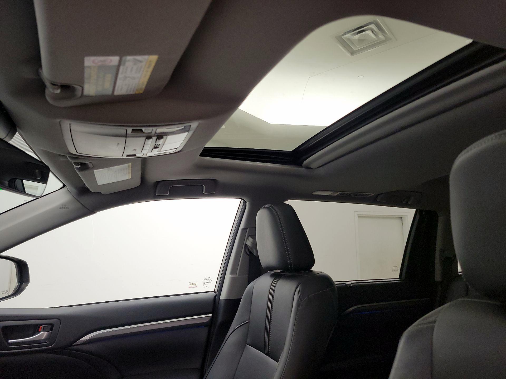Thumbnail: 2018 Toyota Highlander - 20