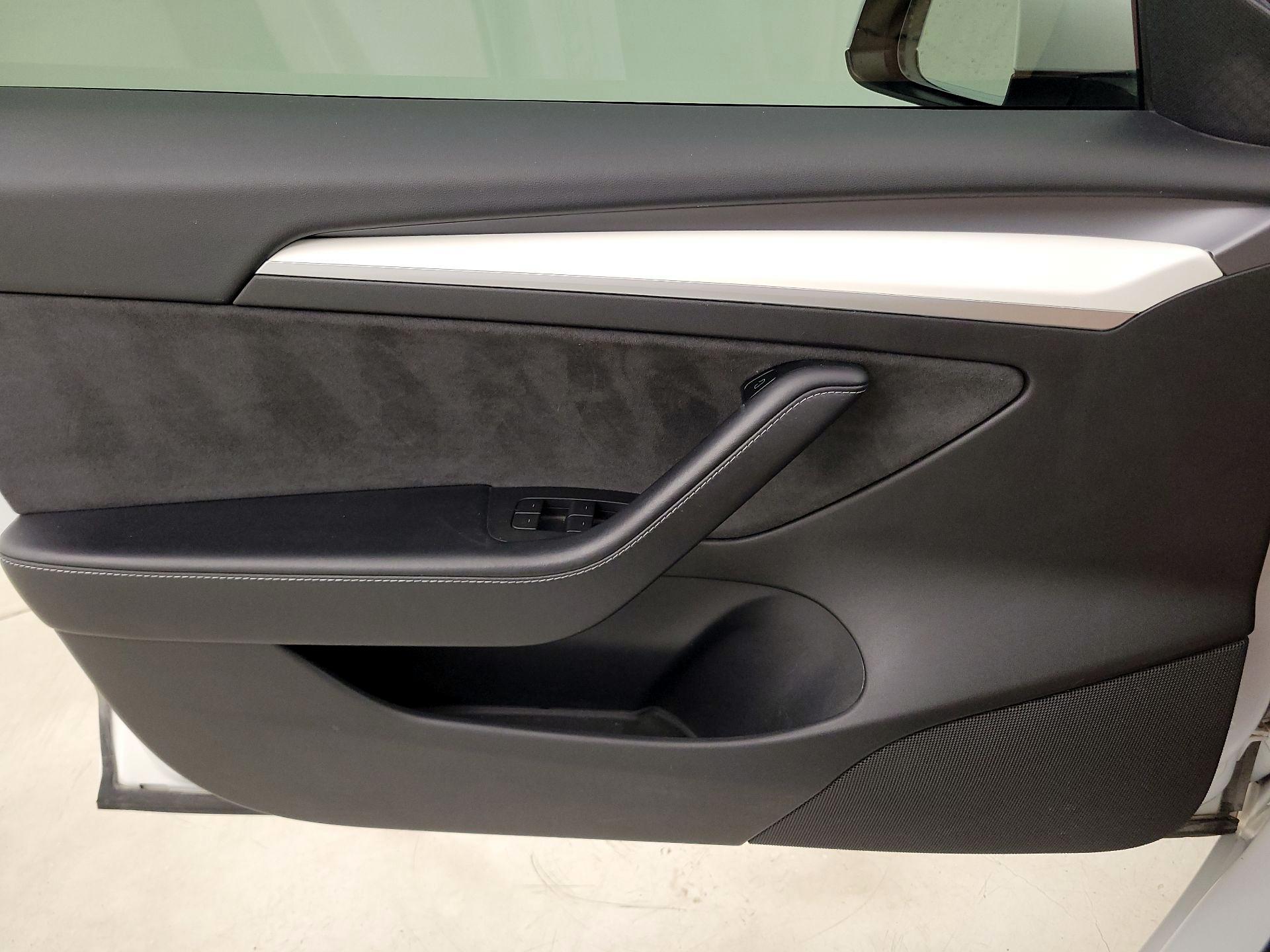 Thumbnail: 2021 Tesla Model 3 - 12