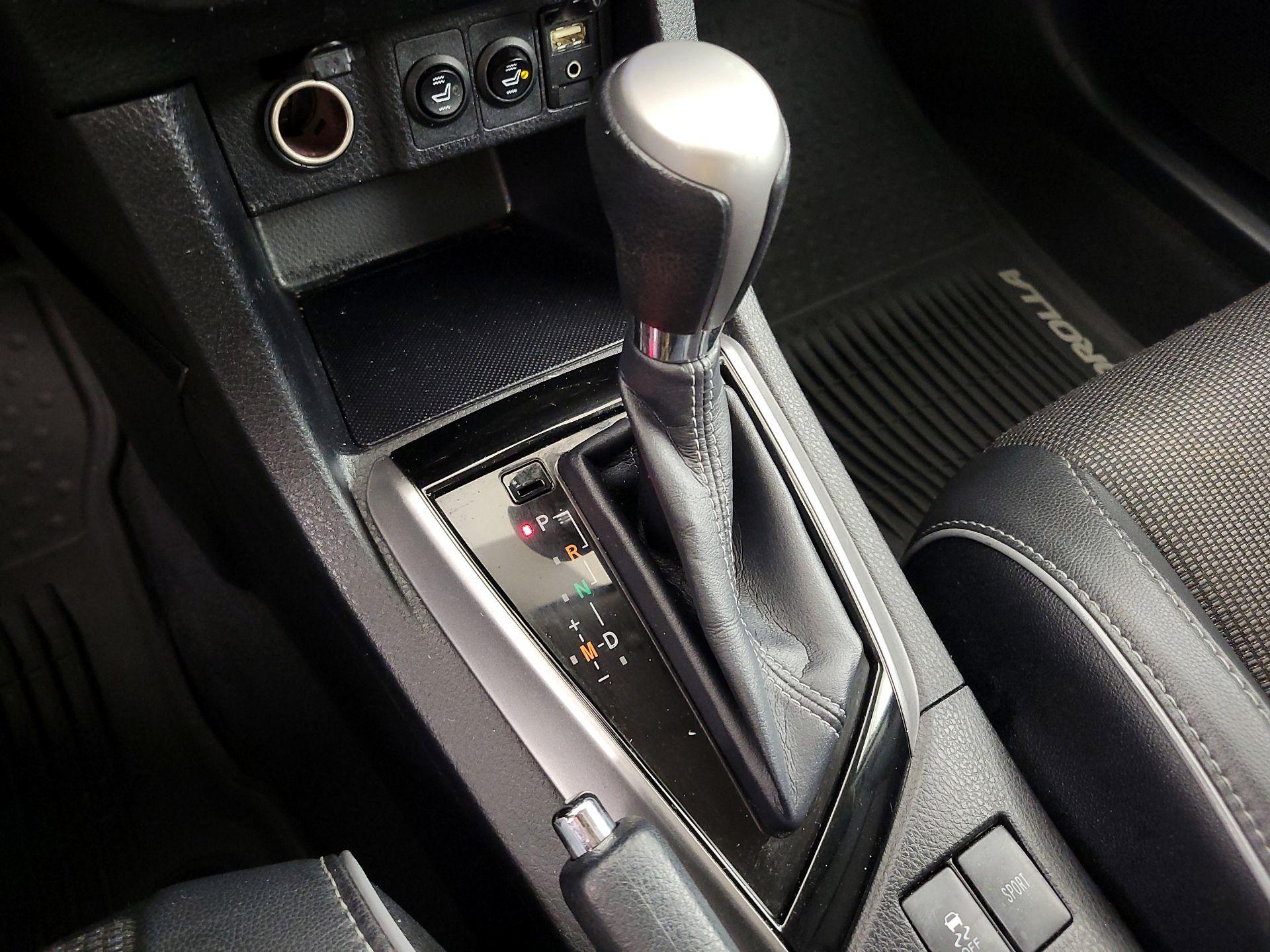 Thumbnail: 2015 Toyota Corolla - 17