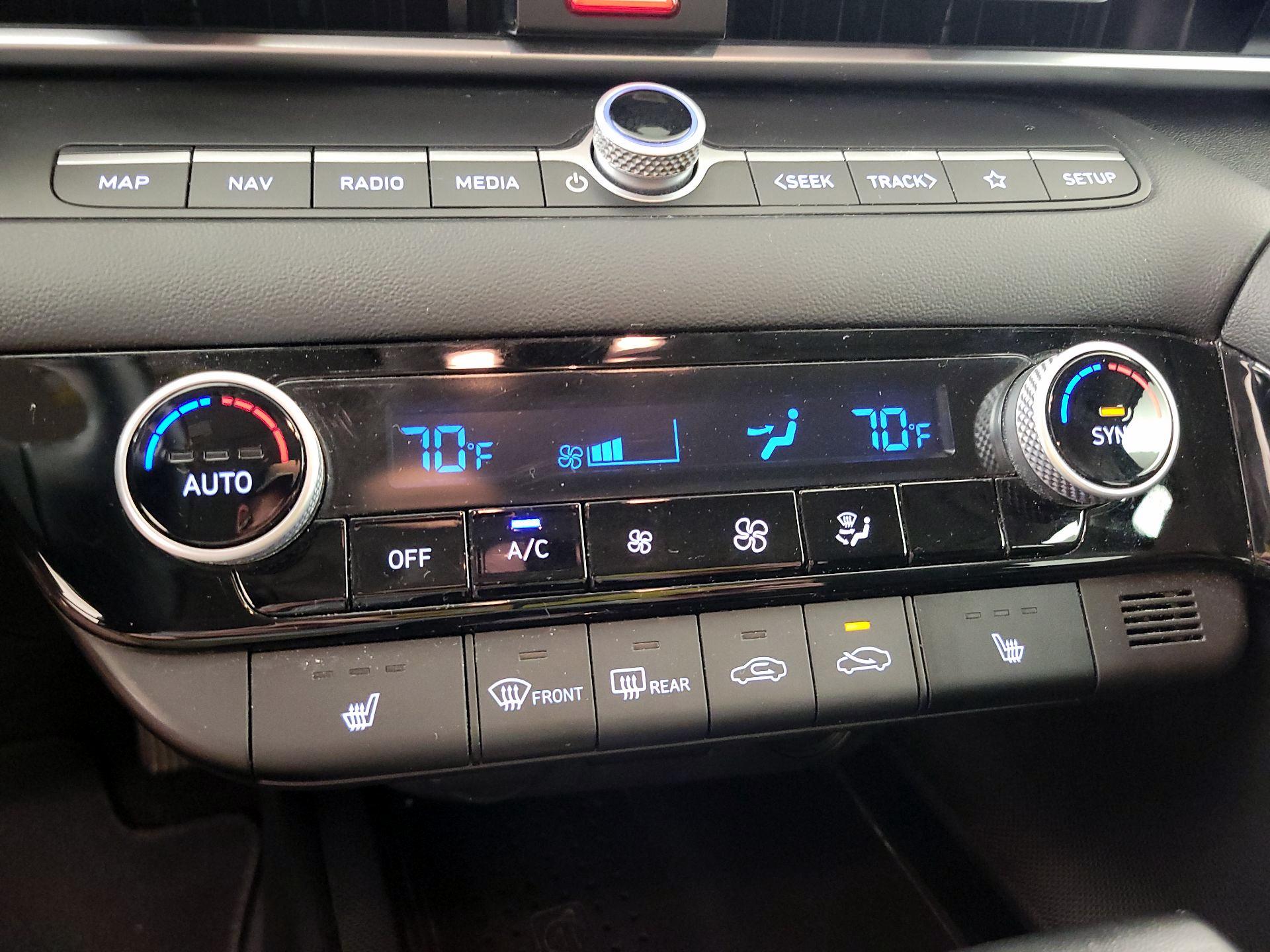 Thumbnail: 2023 Hyundai Elantra - 17