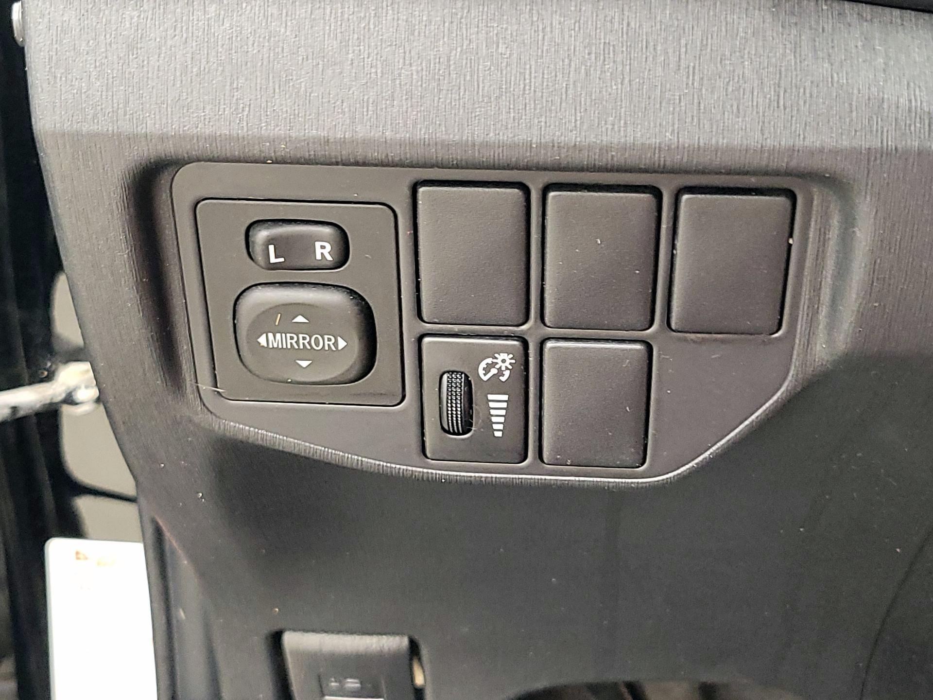 Thumbnail: 2014 Toyota Prius - 13