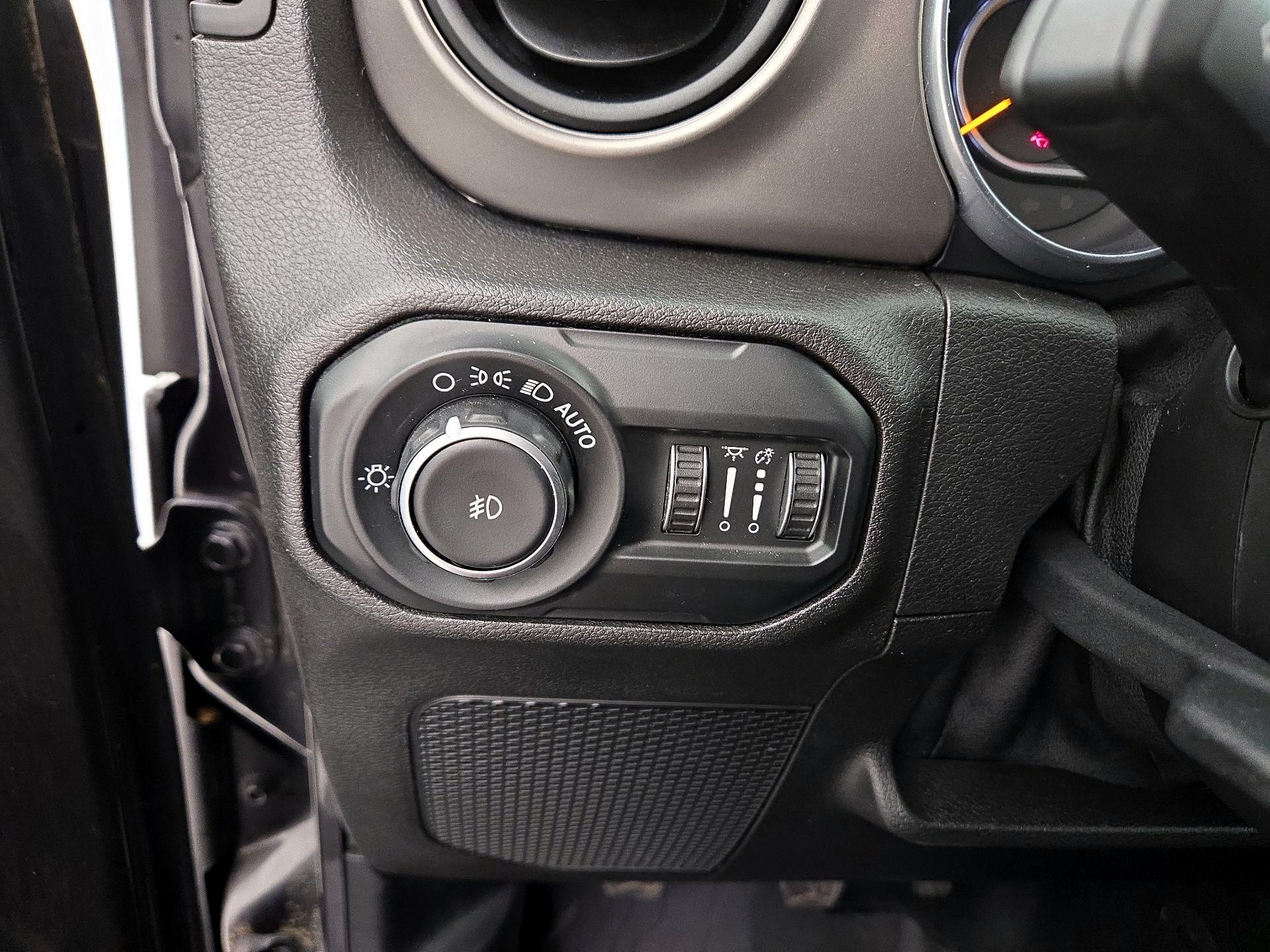 Thumbnail: 2018 Jeep Wrangler - 13