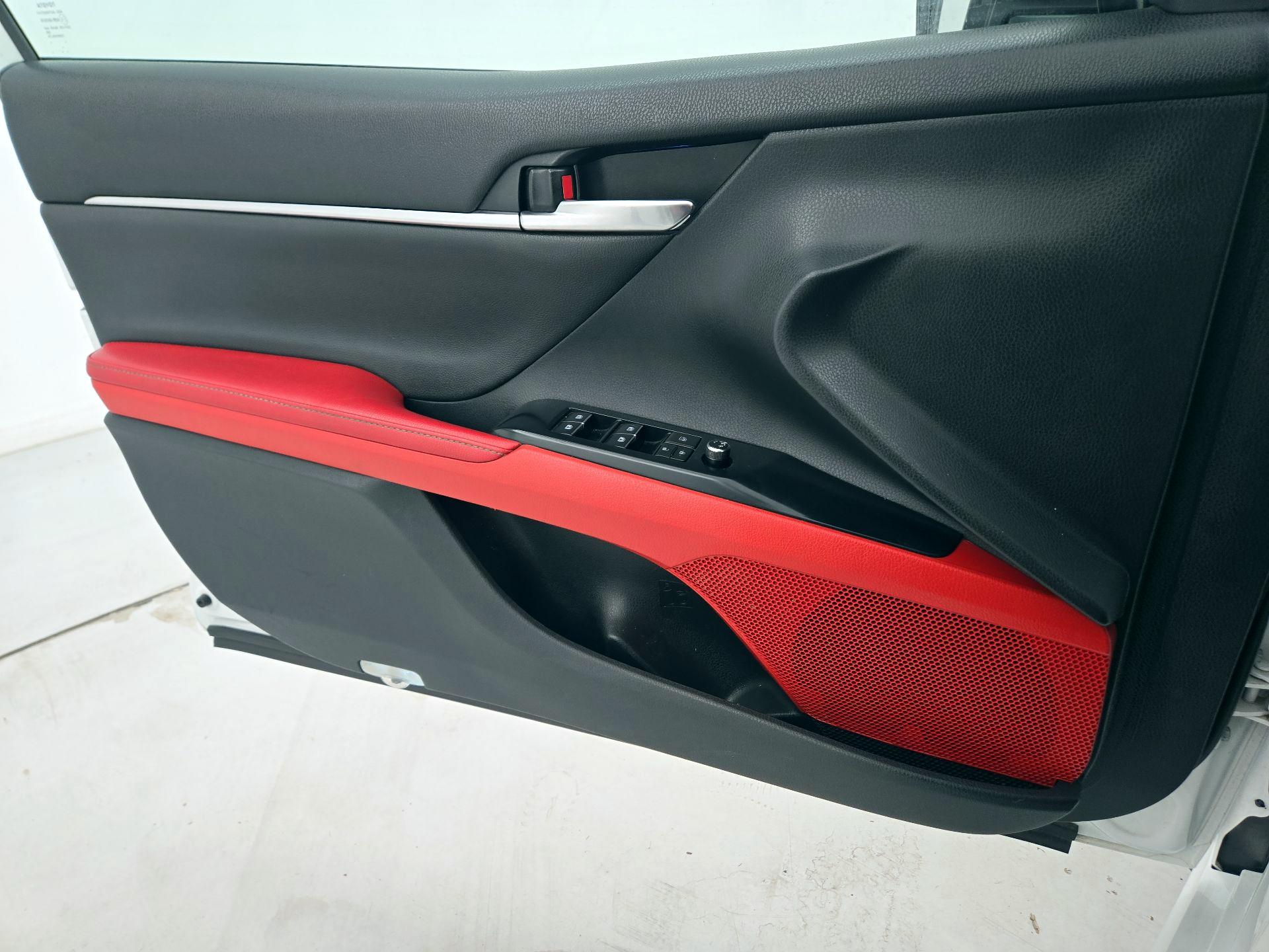 Thumbnail: 2019 Toyota Camry - 12