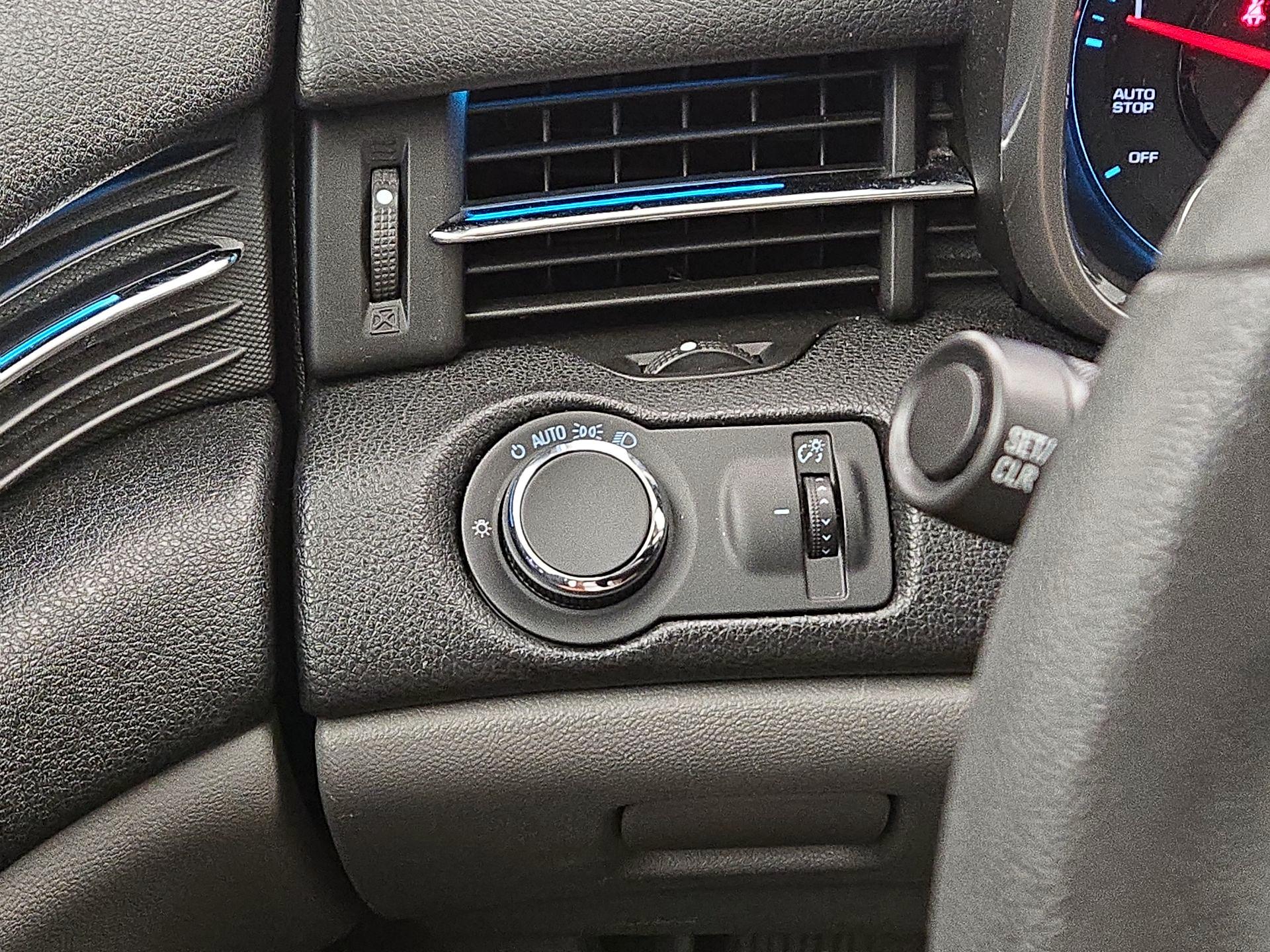 Thumbnail: 2015 Chevrolet Malibu - 13