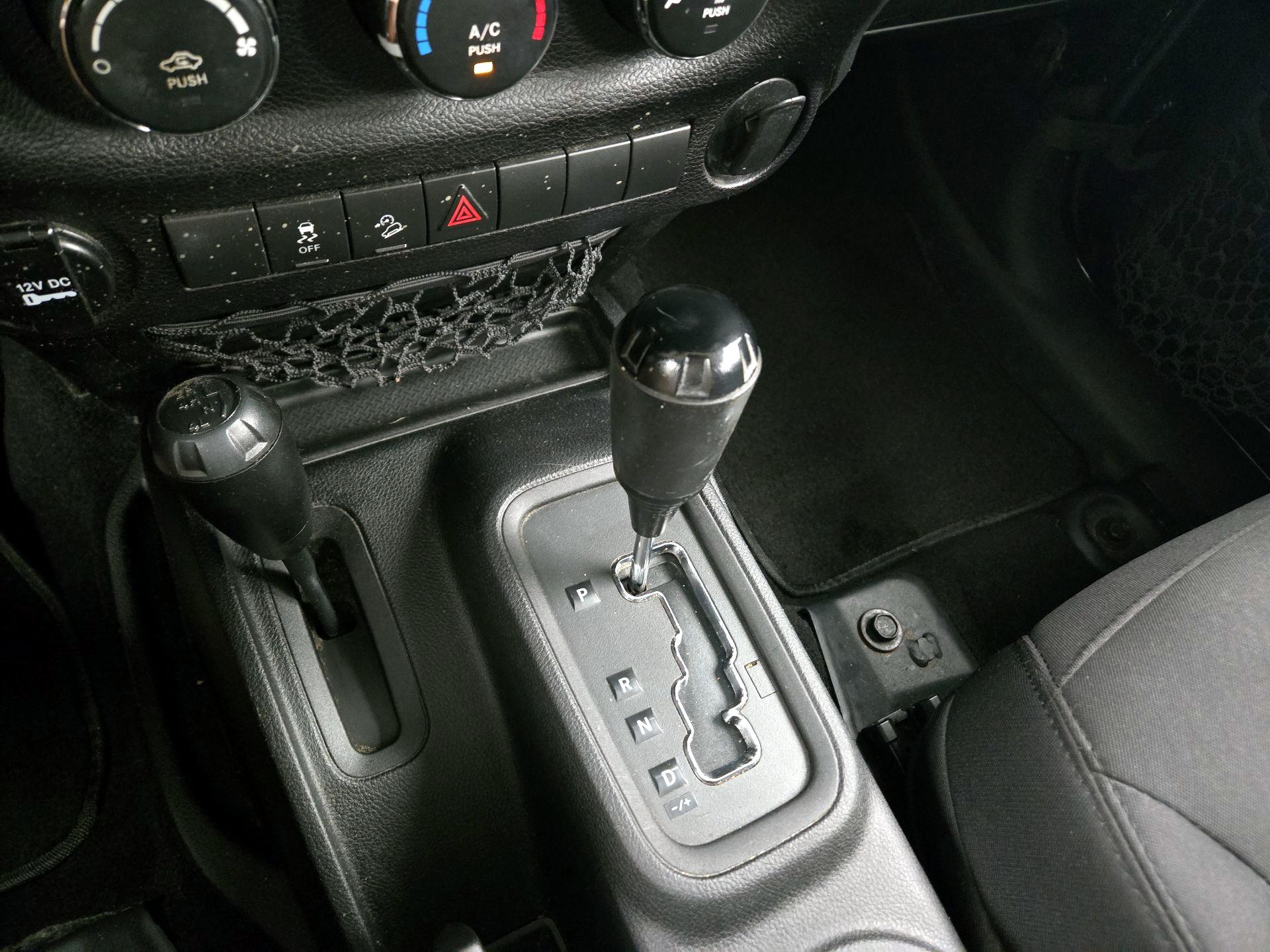 Thumbnail: 2014 Jeep Wrangler - 15