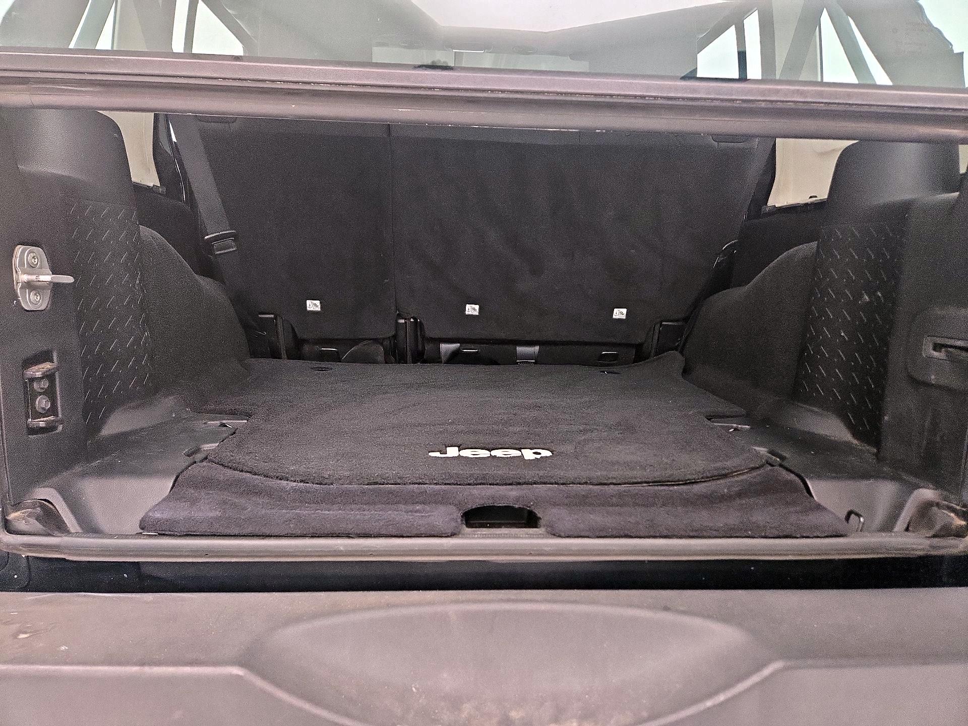 Thumbnail: 2014 Jeep Wrangler - 18